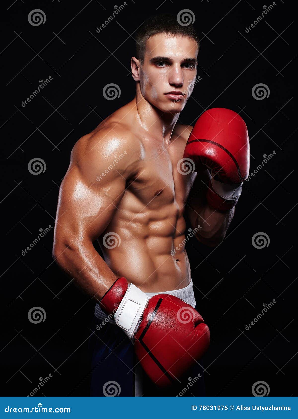 Hombre Brutal Del Boxeador En Guantes De Boxeo Foto de archivo - Imagen de  negro, cara: 78031976