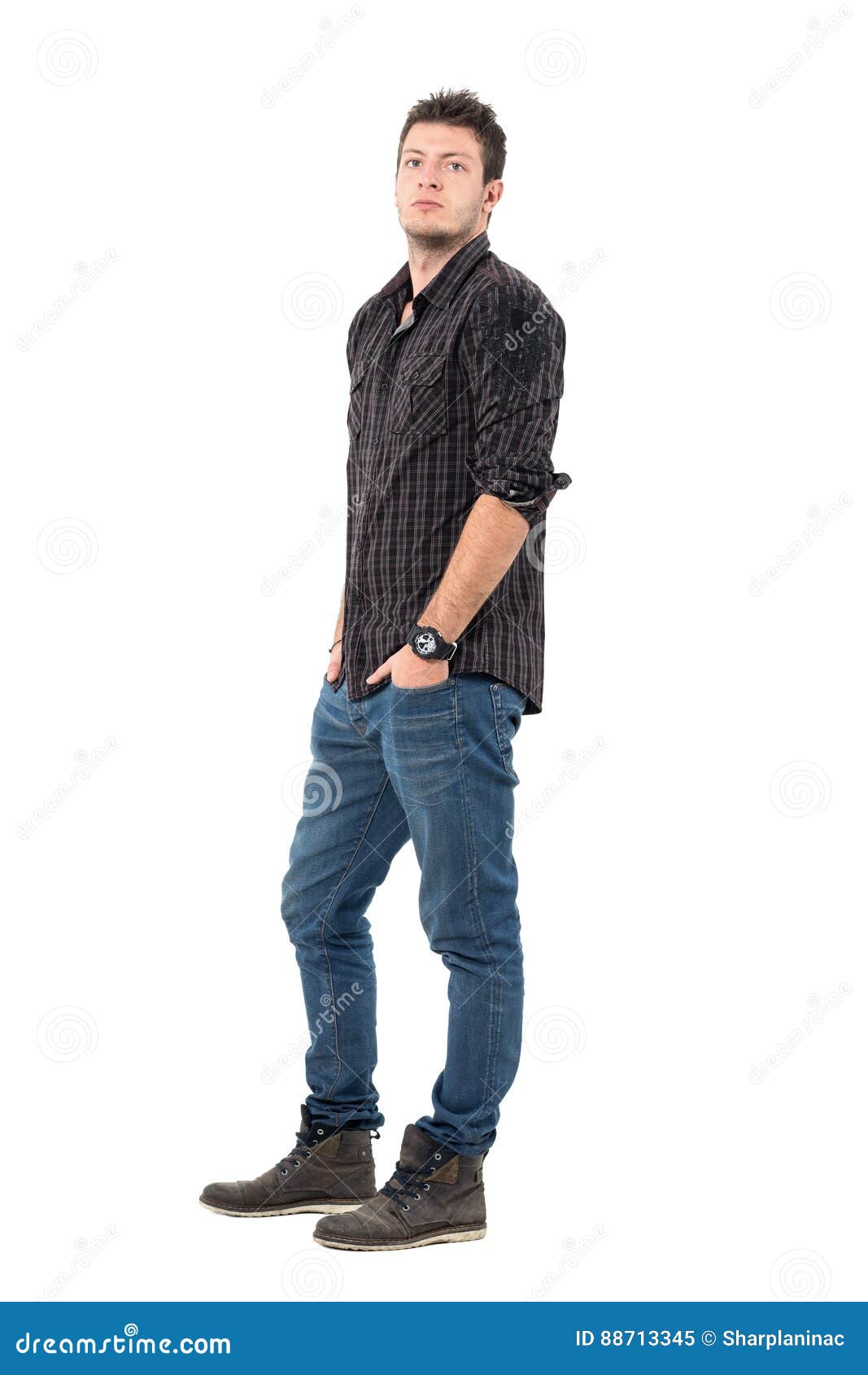 Hombre Casual Joven Confiado Serio En Vaqueros Y Camisa Que Mira La Cámara Imagen de archivo - Imagen de controlado, ocasional: 88713345 Hombre Casual Joven Confiado Serio En Vaqueros Y Camisa Que Mira La Cámara Imagen de archivo - Imagen de controlado, ocasional: 88713345