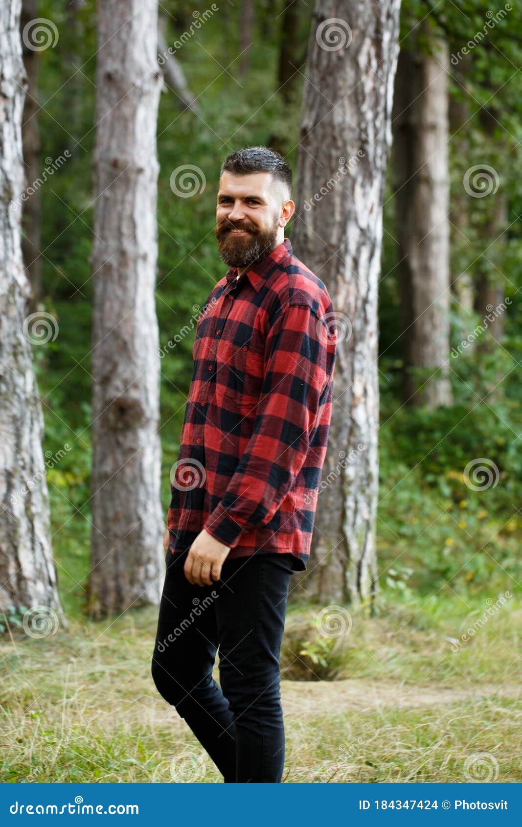 Hombre Con Cara Sonriente Y Barba En Camisa a Cuadros Foto de archivo -  Imagen de masculino, ocasional: 184347424