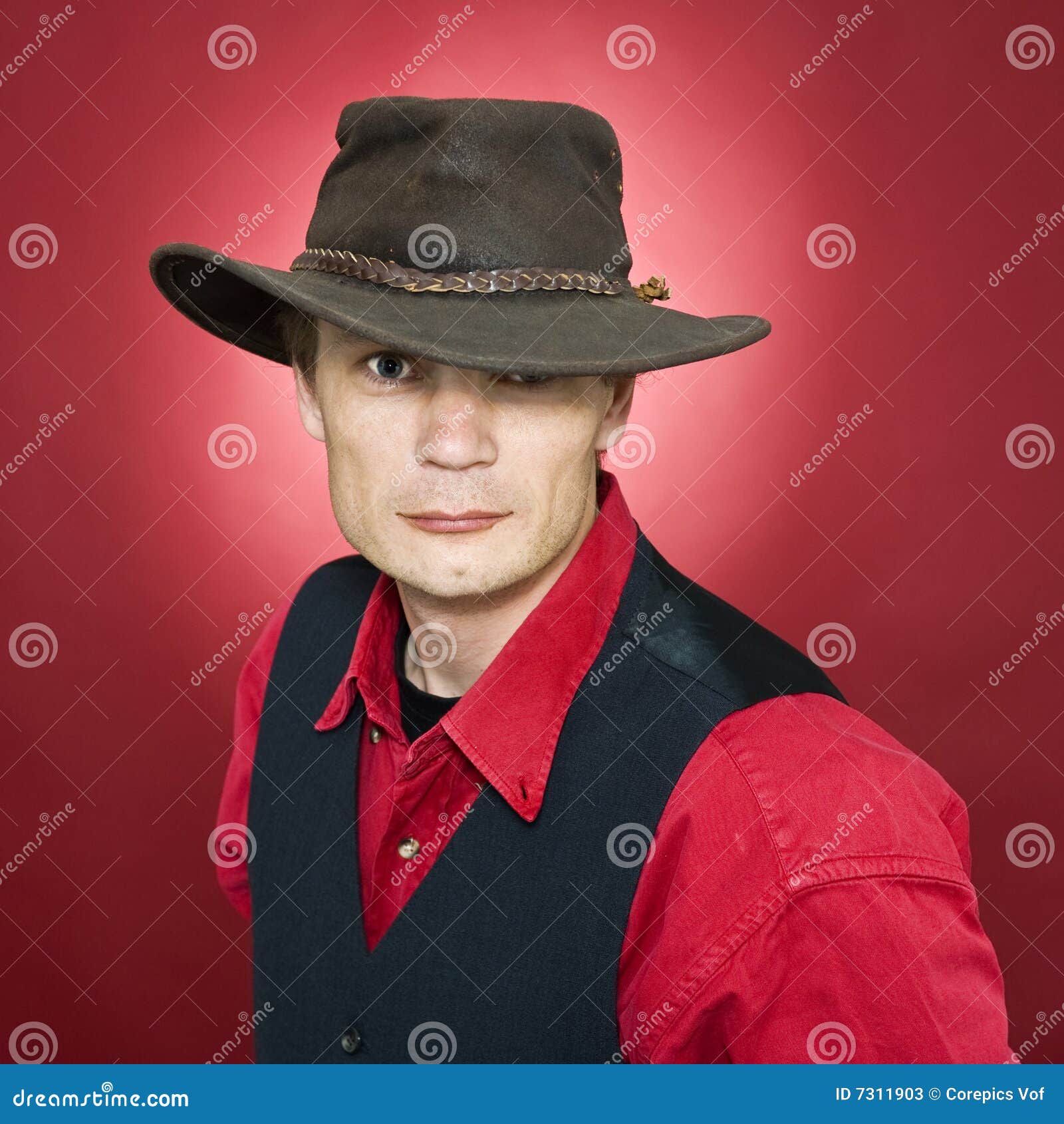 Hombre Con Sombrero De Cuero Imagen de archivo Imagen de fondo, sombrero: 7311903