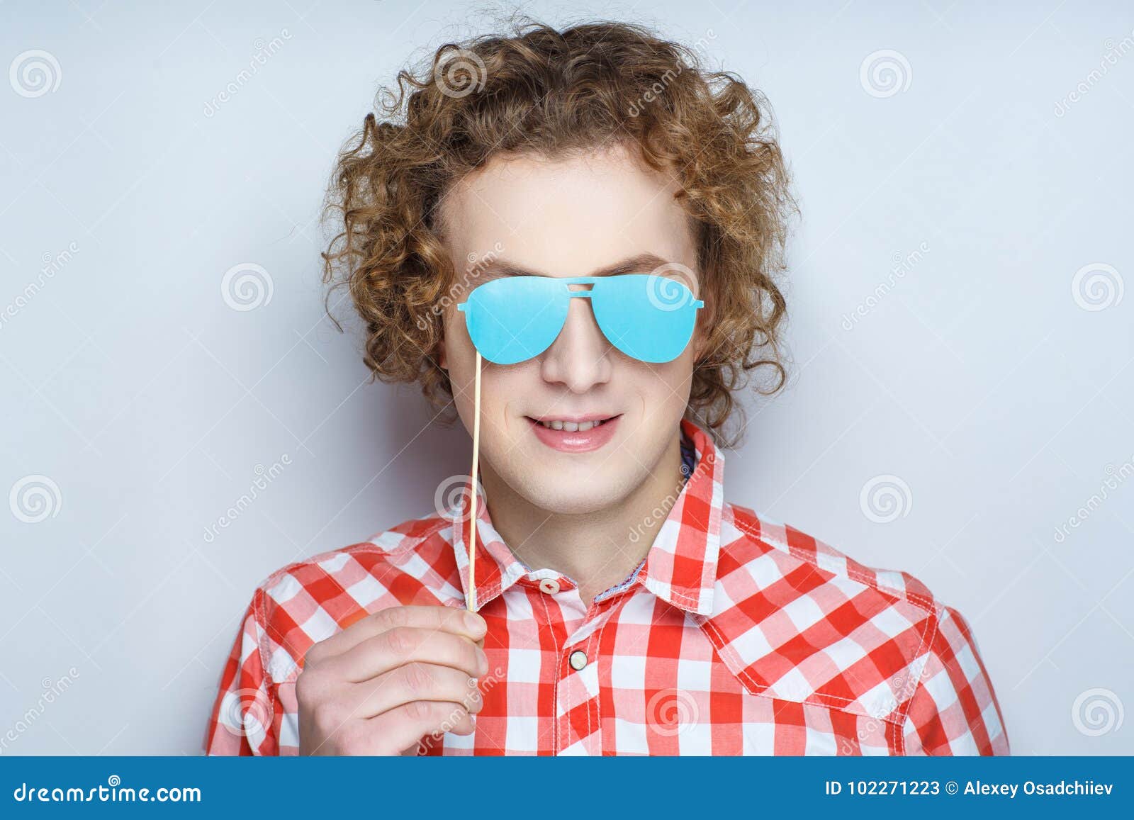 lentes azules hombre