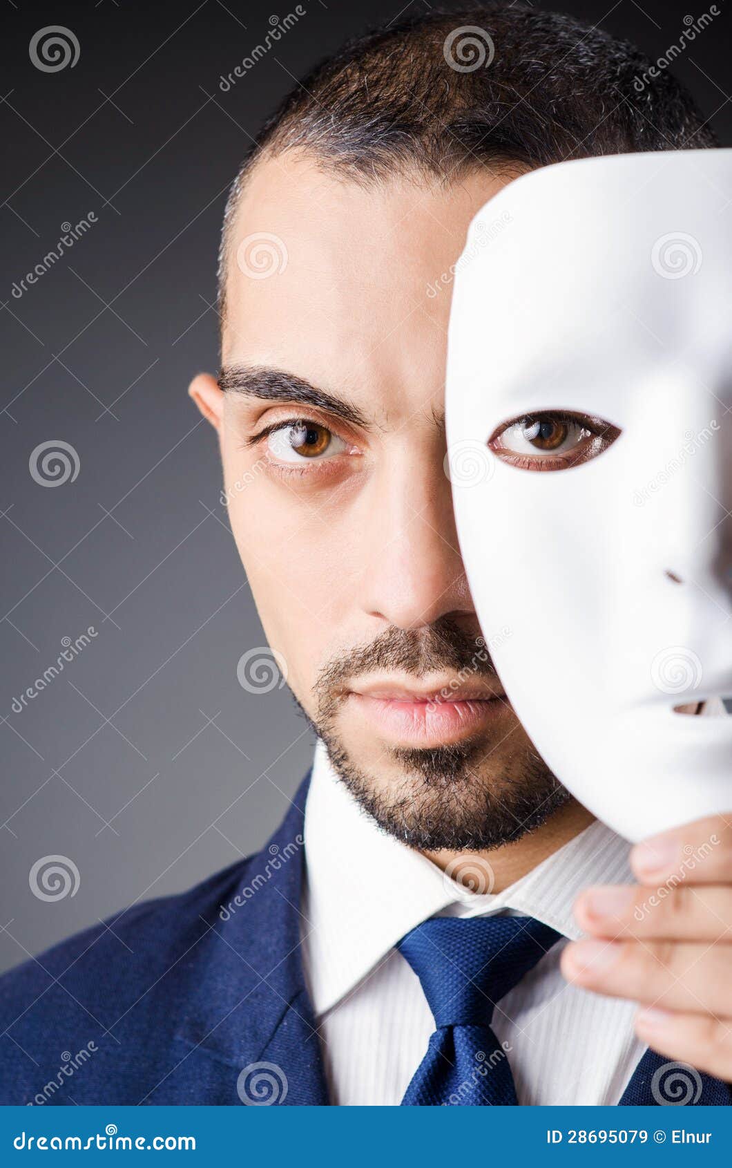 mago Mirar Situación Hombre con las máscaras imagen de archivo. Imagen de juego - 28695079