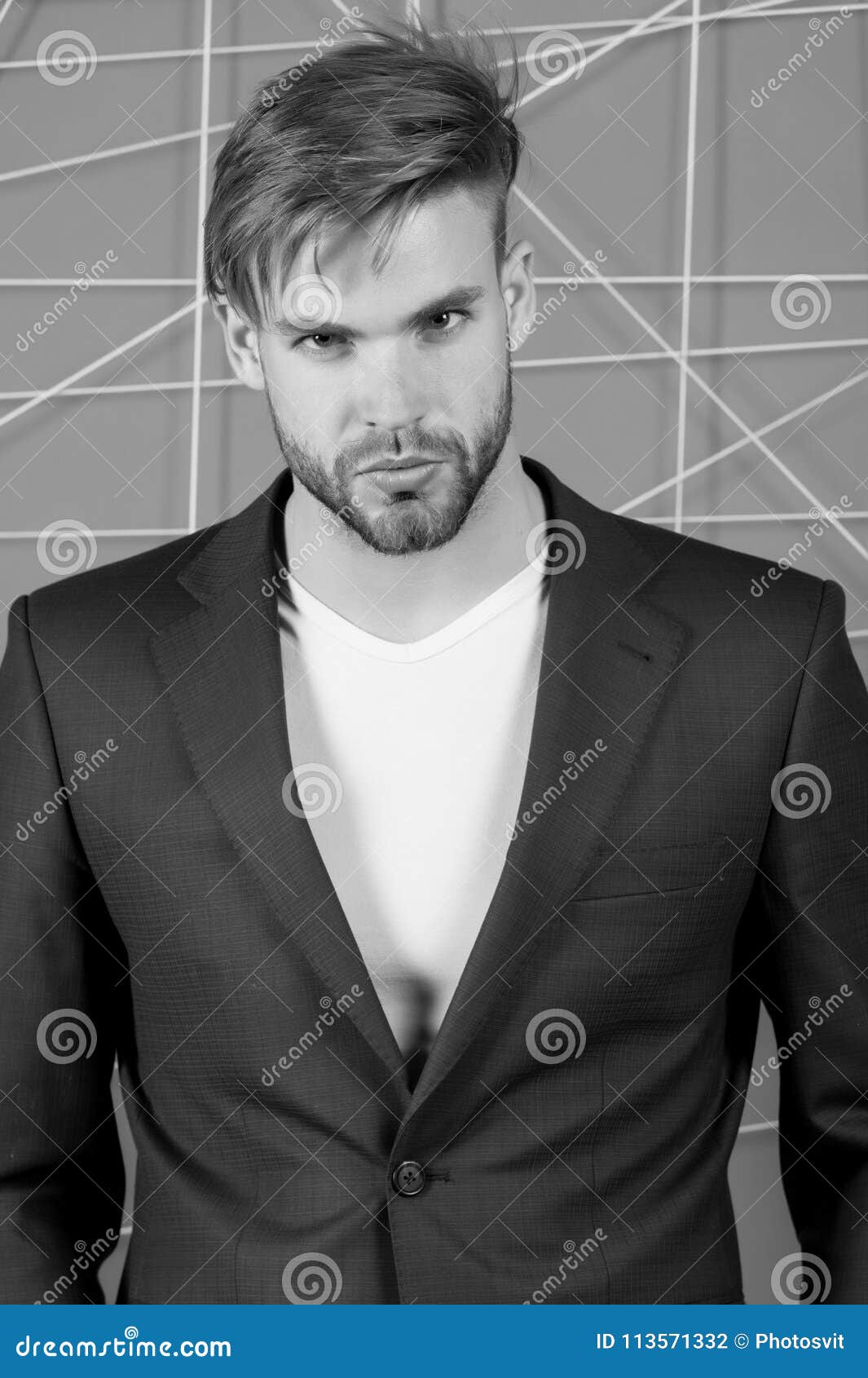 Hombre De Negocios Con La Barbuda, Corte De Pelo Hombre En La Formal Del Traje, Camiseta, Moda Estilo Para Hombre Foto de archivo - Imagen de corredor: 113571332