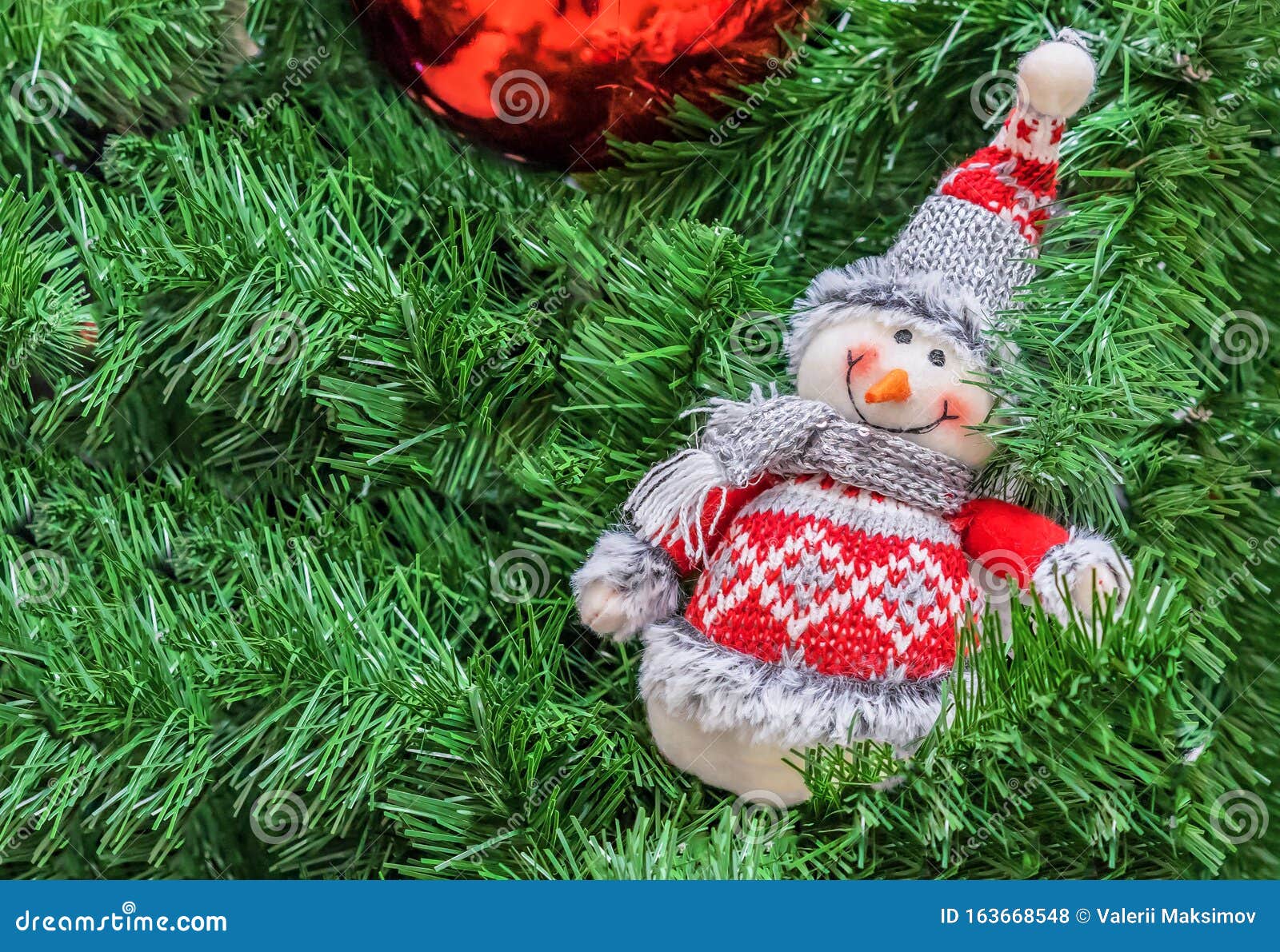Hombre De Nieve Vestido Con Un Suéter De Punto Y Sombrero En El árbol De Navidad Foto de archivo - Imagen de juguete, knitted: 163668548 Hombre De Nieve Vestido Con Un Suéter De Punto Y Sombrero En El árbol De Navidad Foto de archivo - Imagen de juguete, knitted: 163668548