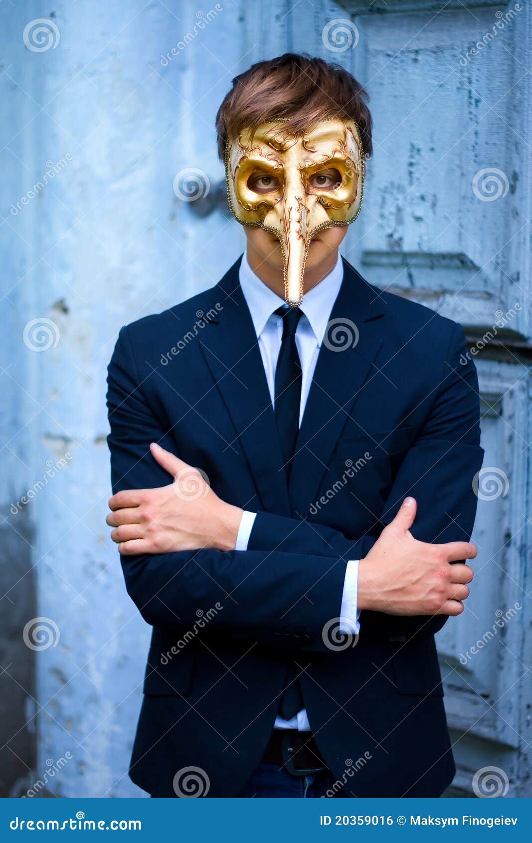 Hombre En La Máscara Veneciana Foto de archivo - Imagen de agente,  pregunta: 20359016