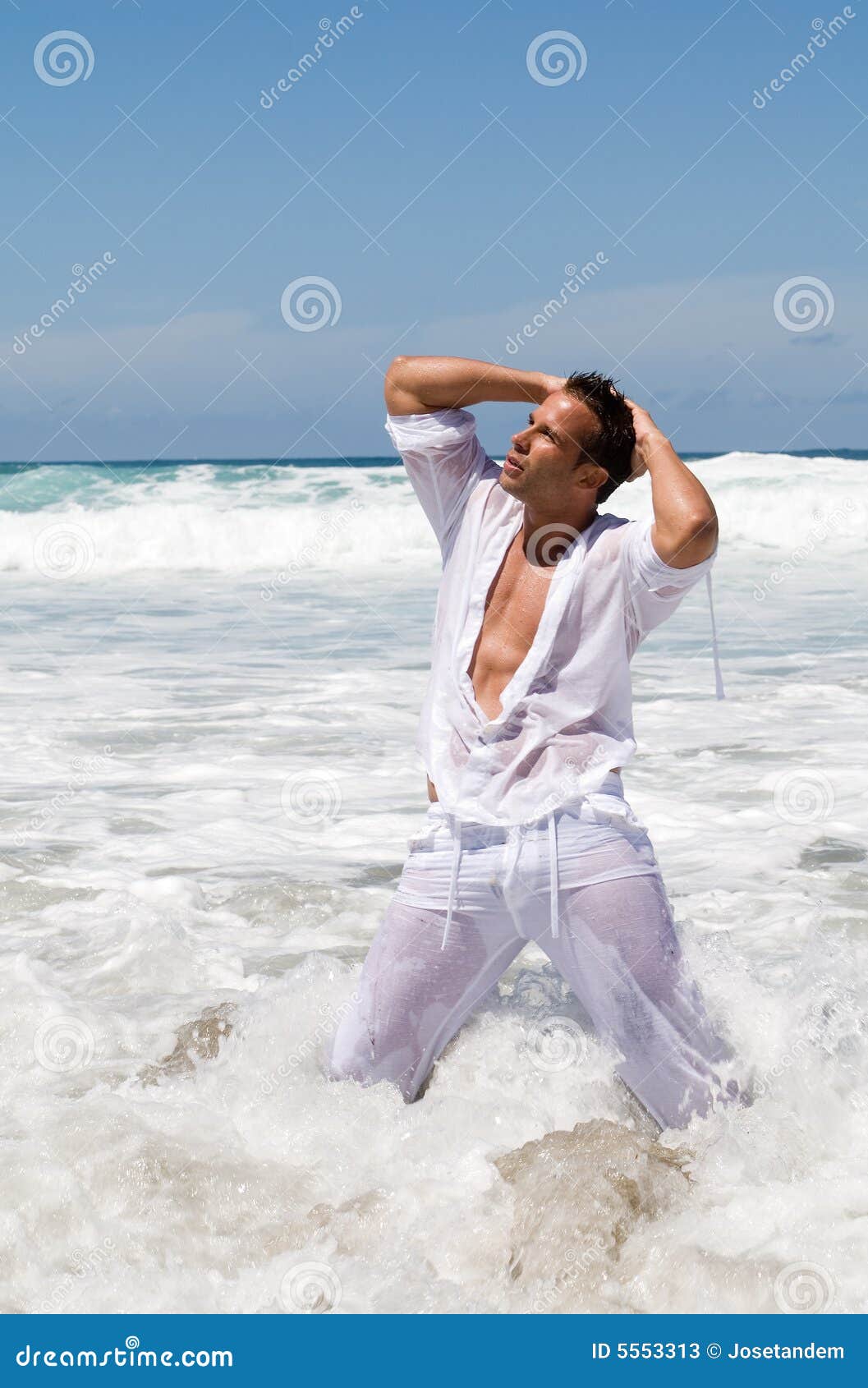 Hombre En La Ropa Blanca Desgasta De La Playa Imagen de - Imagen de hermoso, blanco: 5553313