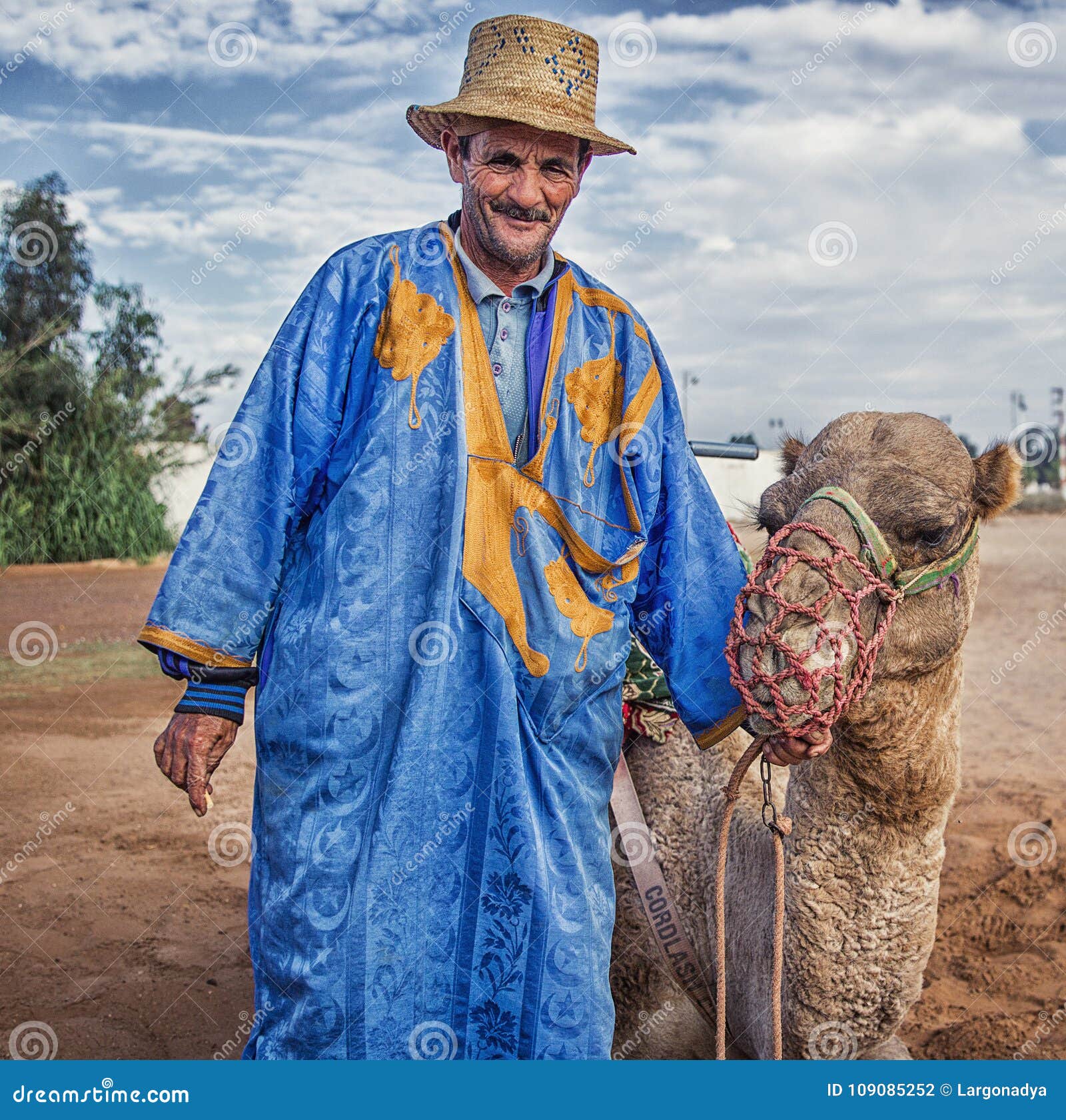 En Ropa Marroquí Fotografía editorial - Imagen ropas, oriente: 109085252