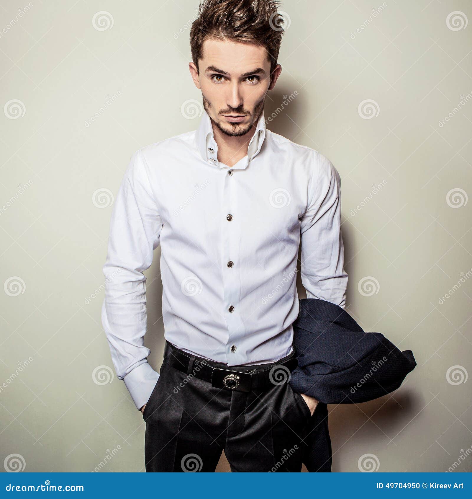 Hombre Hermoso Joven Elegante En La Camisa Blanca Retrato De La Moda Del Estudio Foto de archivo - Imagen de hombre, joven: 49704950