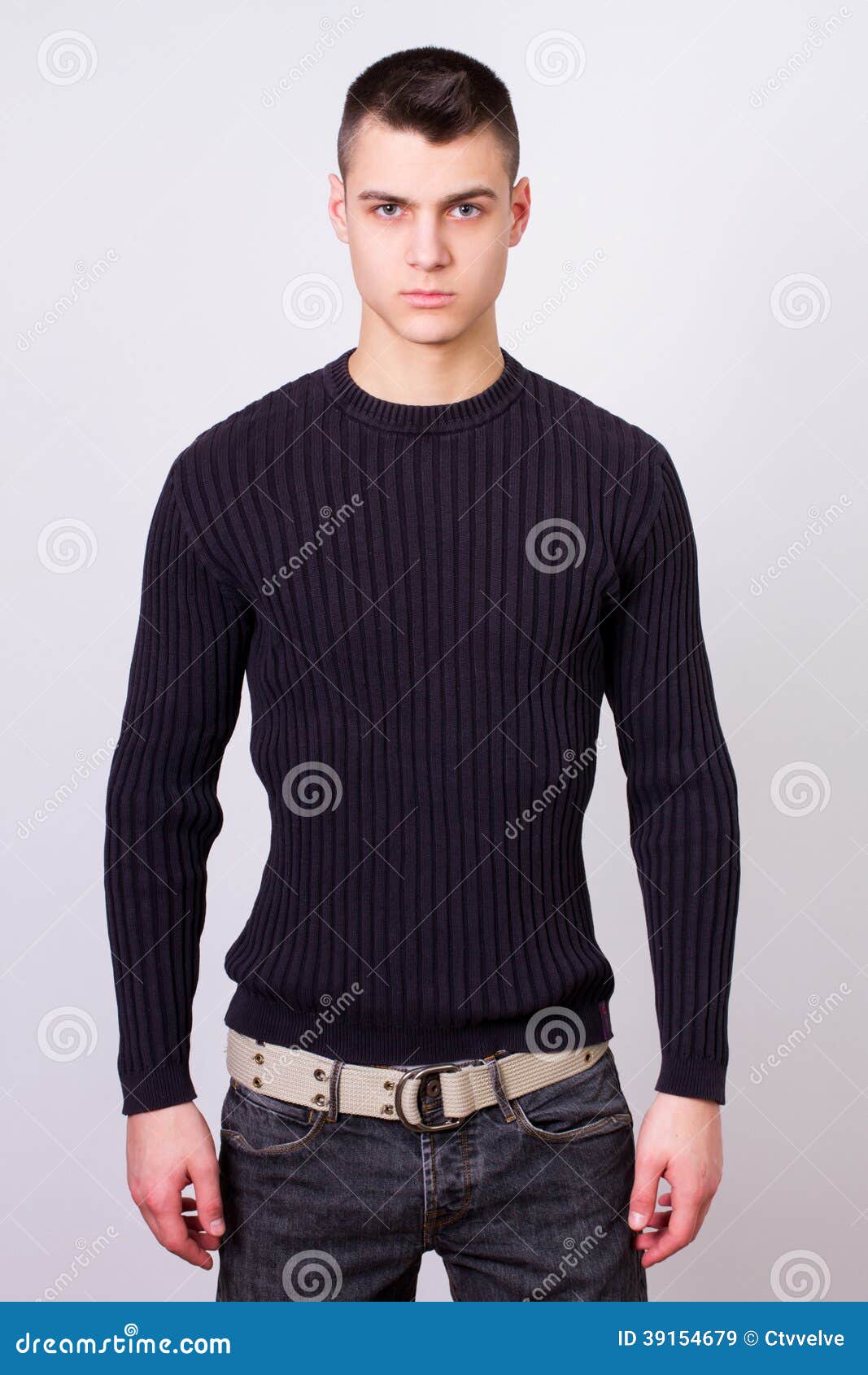 Hombre Joven Hermoso Que Lleva El Vestido Negro Imagen de archivo - Imagen de desgaste, muestra: 39154679 Hombre Joven Hermoso Que Lleva El Vestido Negro Imagen de archivo - Imagen de desgaste, muestra: 39154679