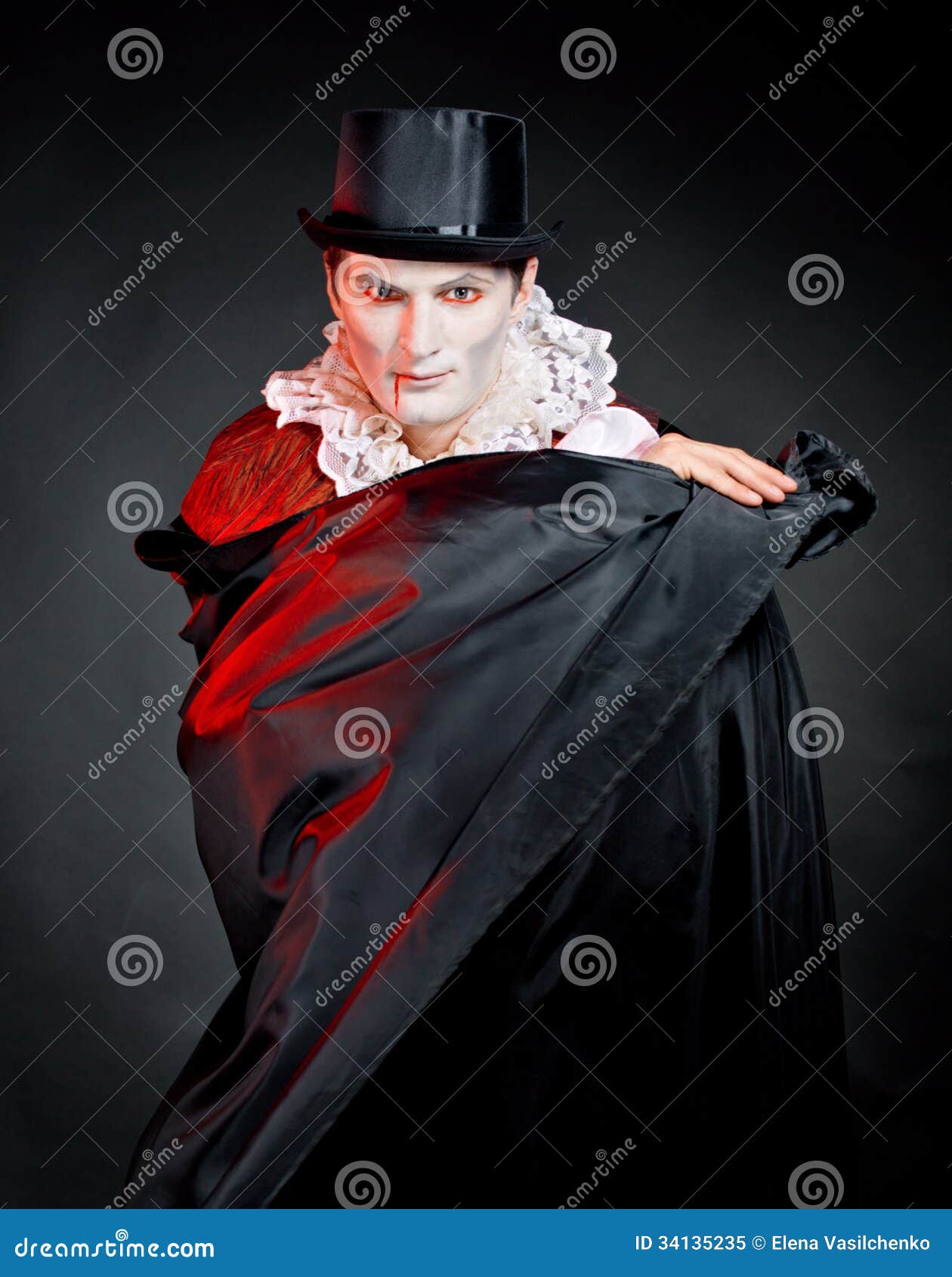 Hombre Que Lleva Como Vampiro Para Halloween Imagen de archivo - Imagen de magia, actriz: 34135235 Hombre Que Lleva Como Vampiro Para Halloween Imagen de archivo - Imagen de magia, actriz: 34135235