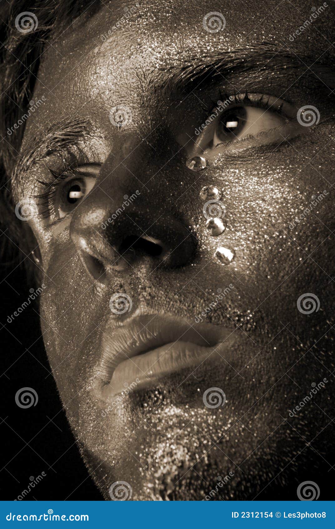 Hombre llorando foto de archivo. Imagen de belleza, contemplar - 2312154, image size:1071x1690