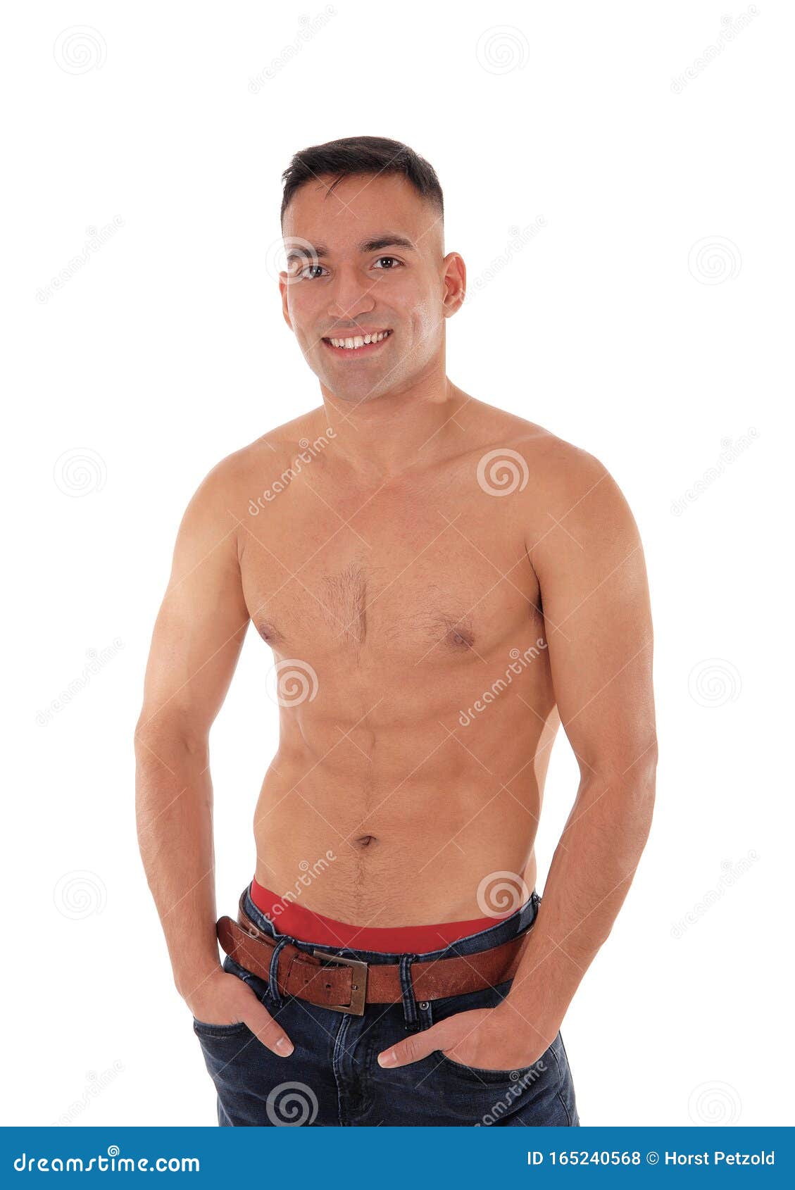 Hombre Sin Camisa Parado En Jeans Y Sonriendo Foto de archivo - Imagen de  adulto, modelo: 165240568