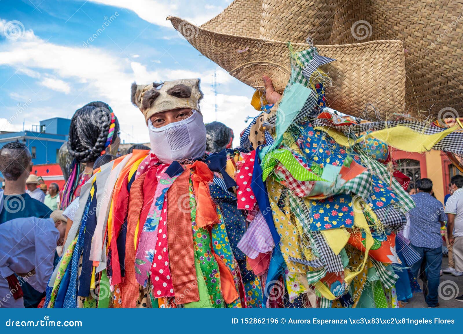 Hombre Vestido Con Ropa Tradicional Foto editorial - Imagen de carnaval,  gente: 152862196
