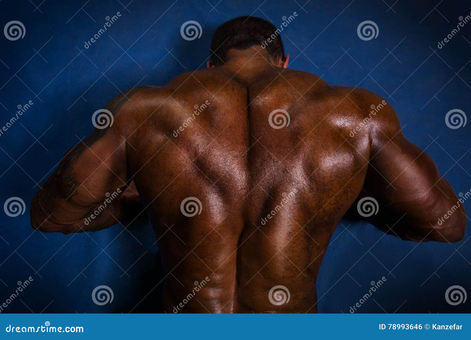Hombres atléticos traseros foto de archivo. Imagen de muscular - 78993646