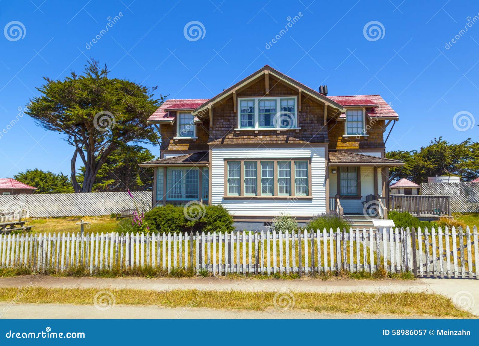 home of lightkeeper of point cabrillo lighthouse