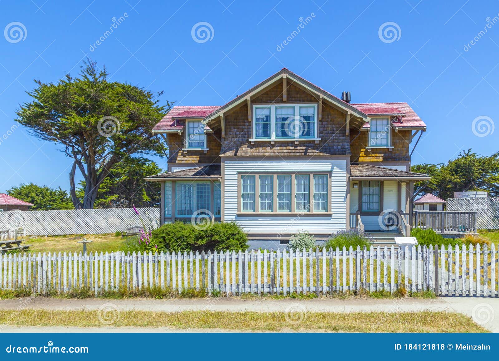 home of lightkeeper of point cabrillo lighthouse