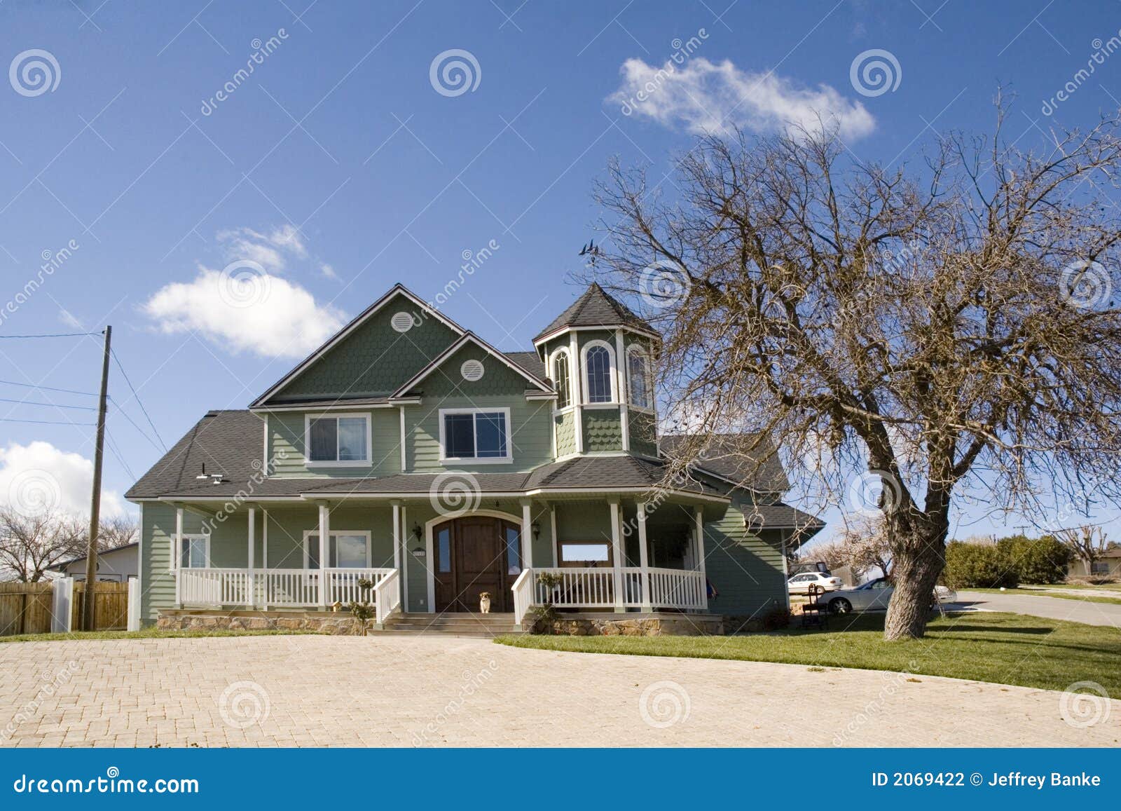 HOME moderna do estilo do Victorian. Uma versão moderna de uma HOME do estilo do Victorian em Califórnia