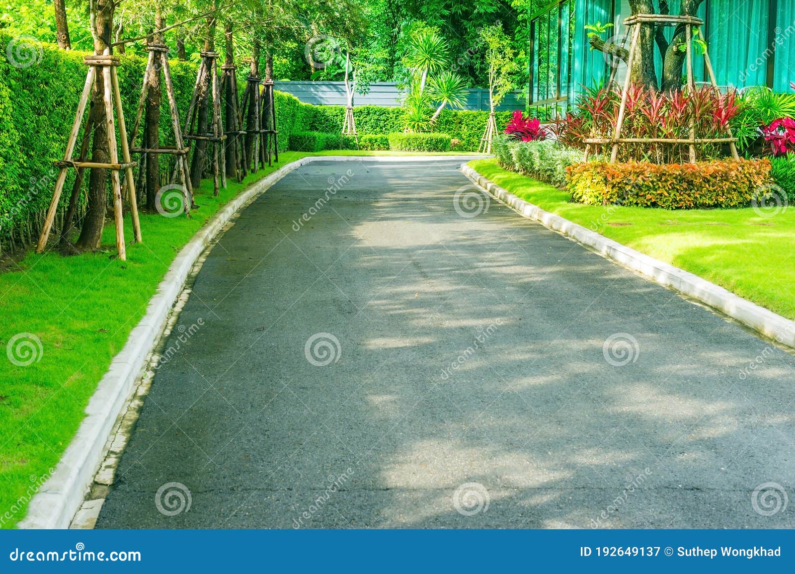 The Home Side Street In A Green Lawn, Front Yard For A Backdrop, Green  Lawns For The Background Stock Image - Image Of Front, Garden: 192649137