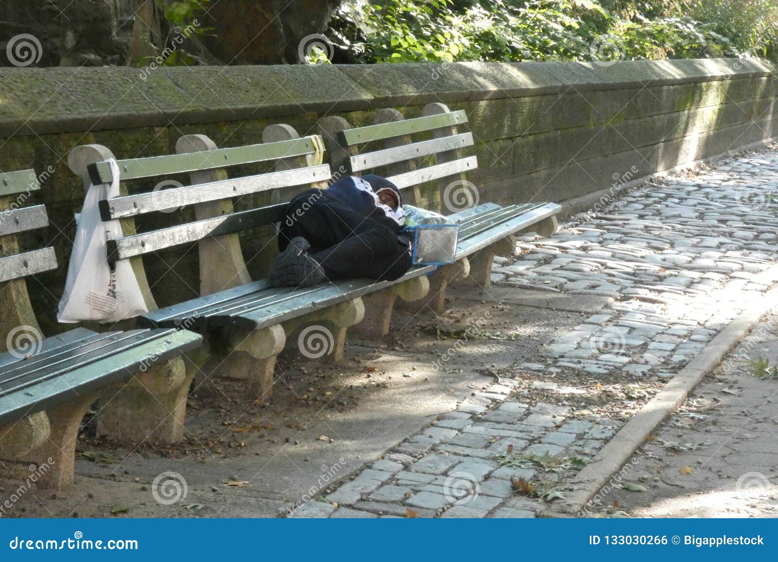 Homeless in New York City editorial photo. Image of sleeping - 133030266