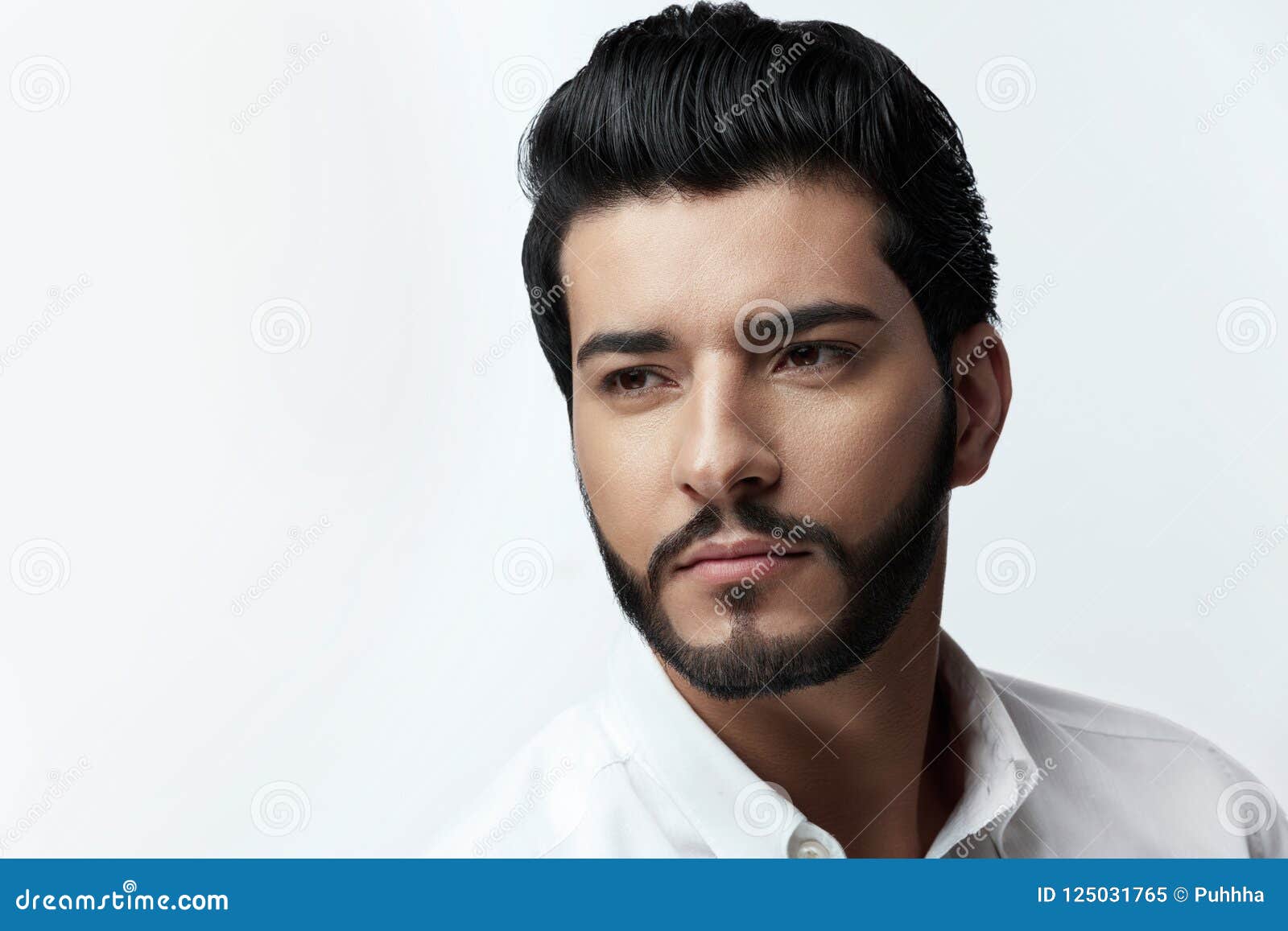 Beleza. Homem com estilo de cabelo e retrato de barba. Bonito Masculino  fotos, imagens de © puhhha #211268226