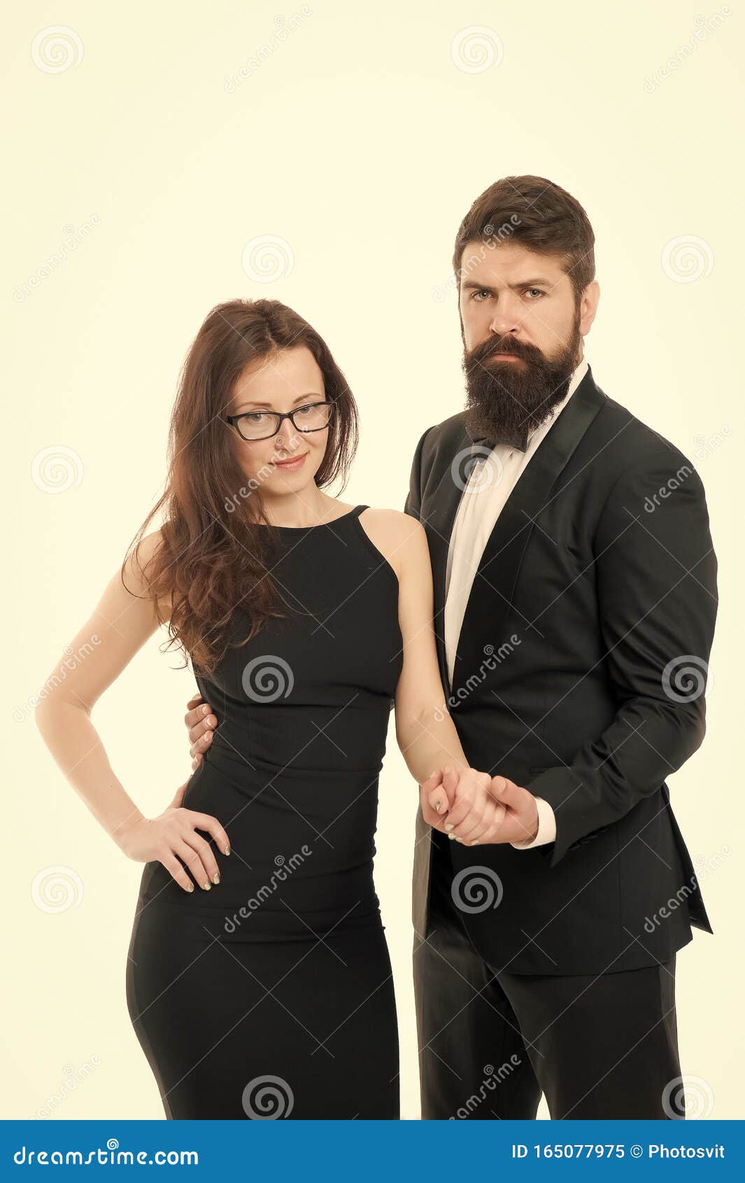 Homem E Mulher Elegante Vestidos Para Sair à Noite Celebrar