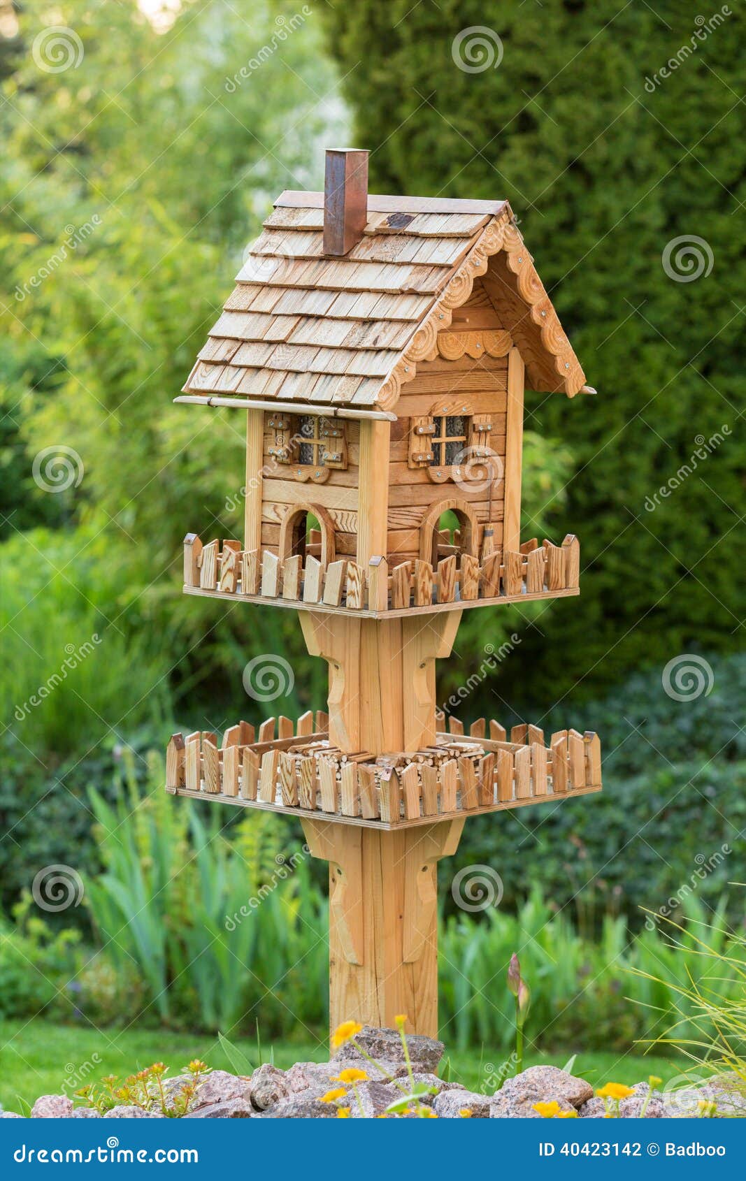 Homemade birdfeeder nexto to a pond in the backyard