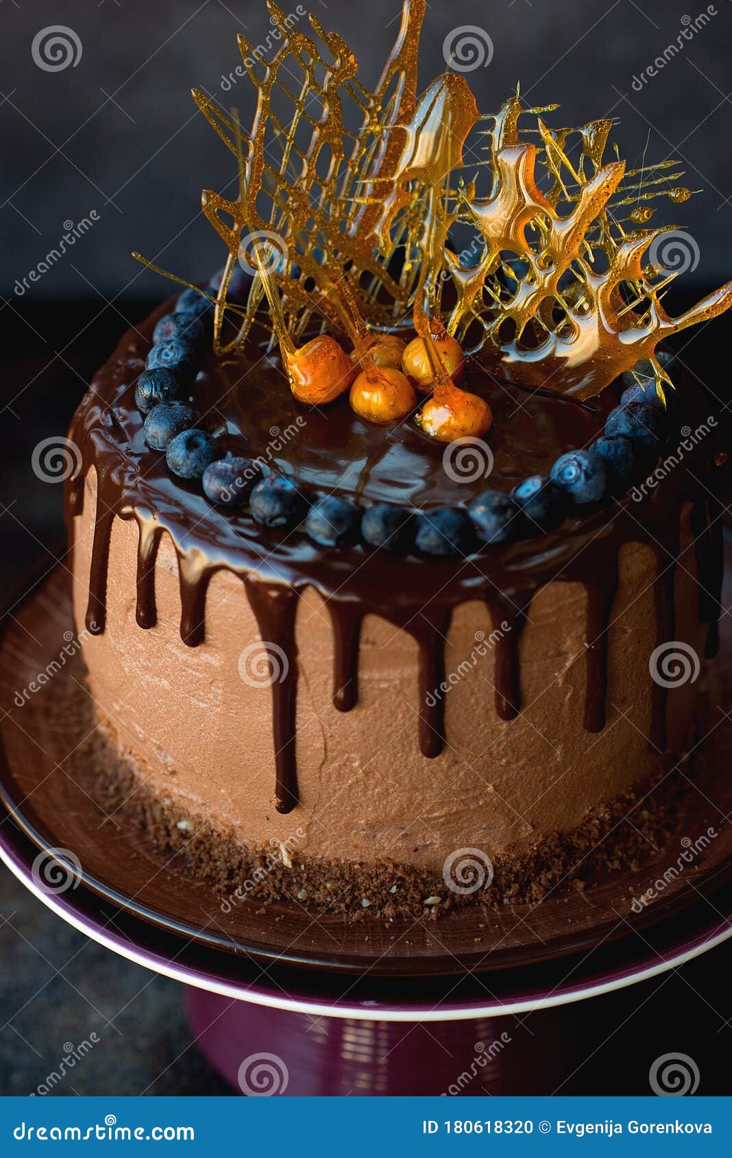 Pastry chef preparing naked wedding birthday cake. Candy maker decorating  rustic layer homemade cake with cream. Selective focus. Piece of cake.  Vegan raw cake. — chocolate cake, sugarfree - Stock Photo | #338936752