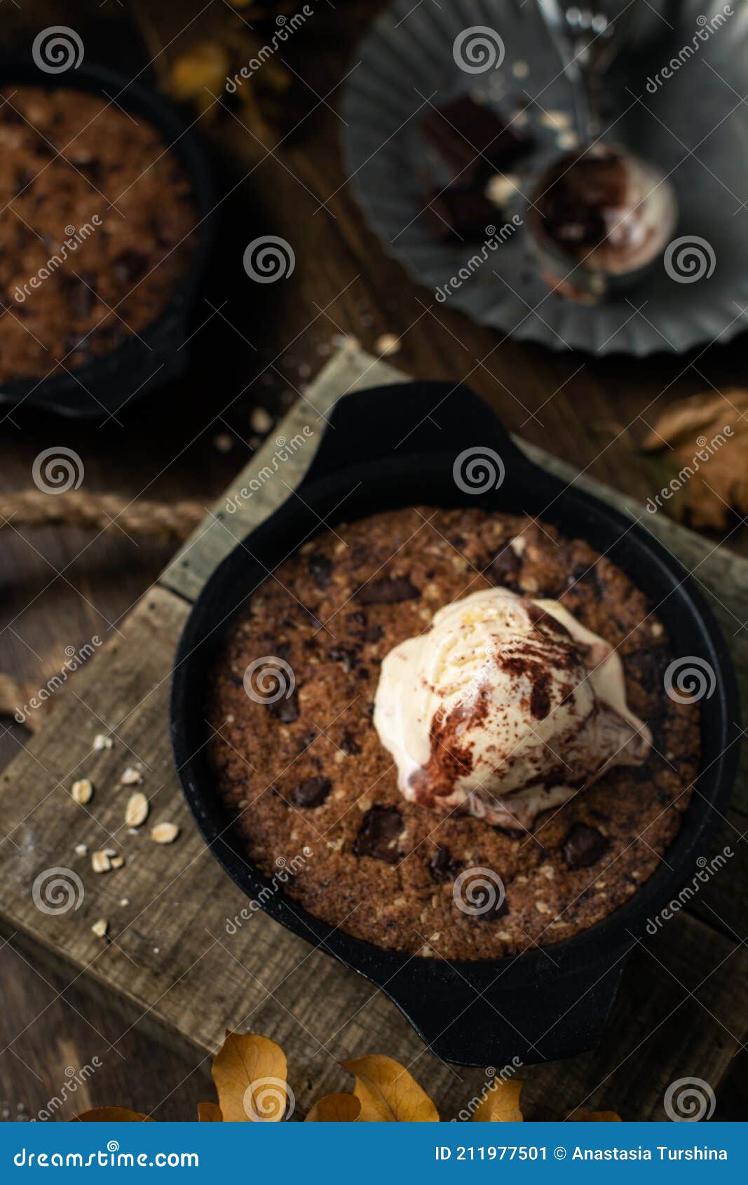 Giant Skillet Cookie Chocolate Chips Ice Stock Photo 6822677366