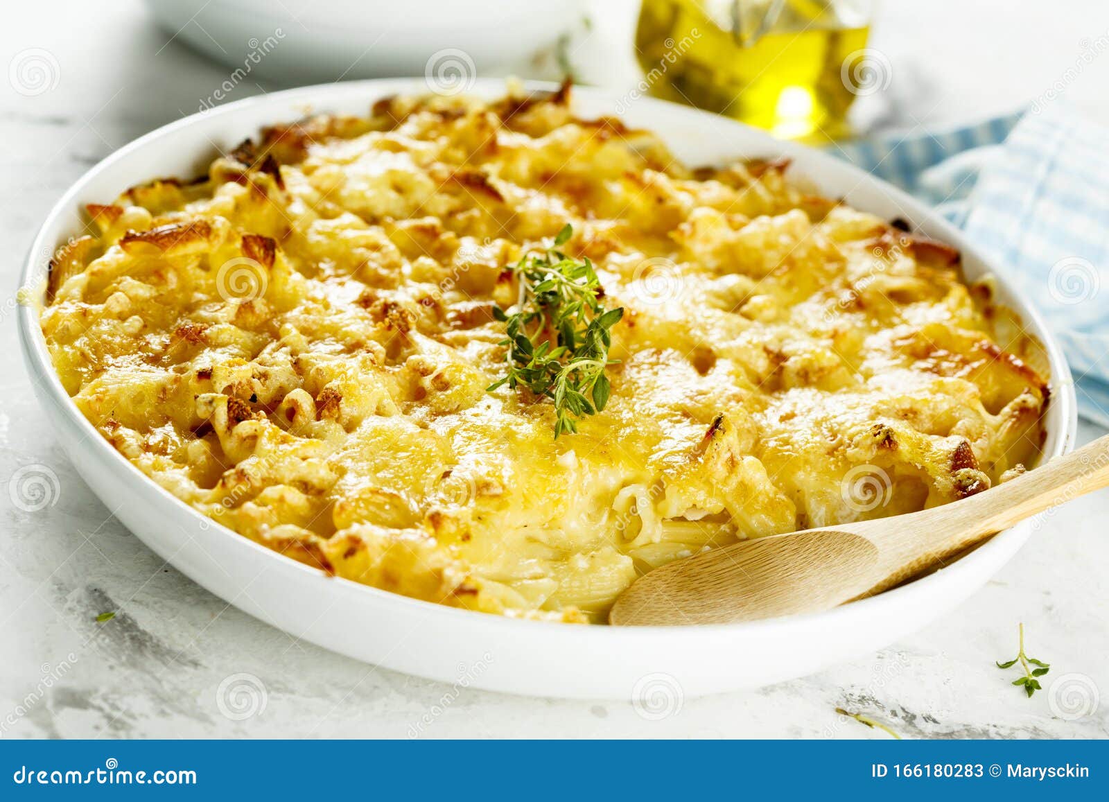 homemade creamy mac`n`cheese with herbs