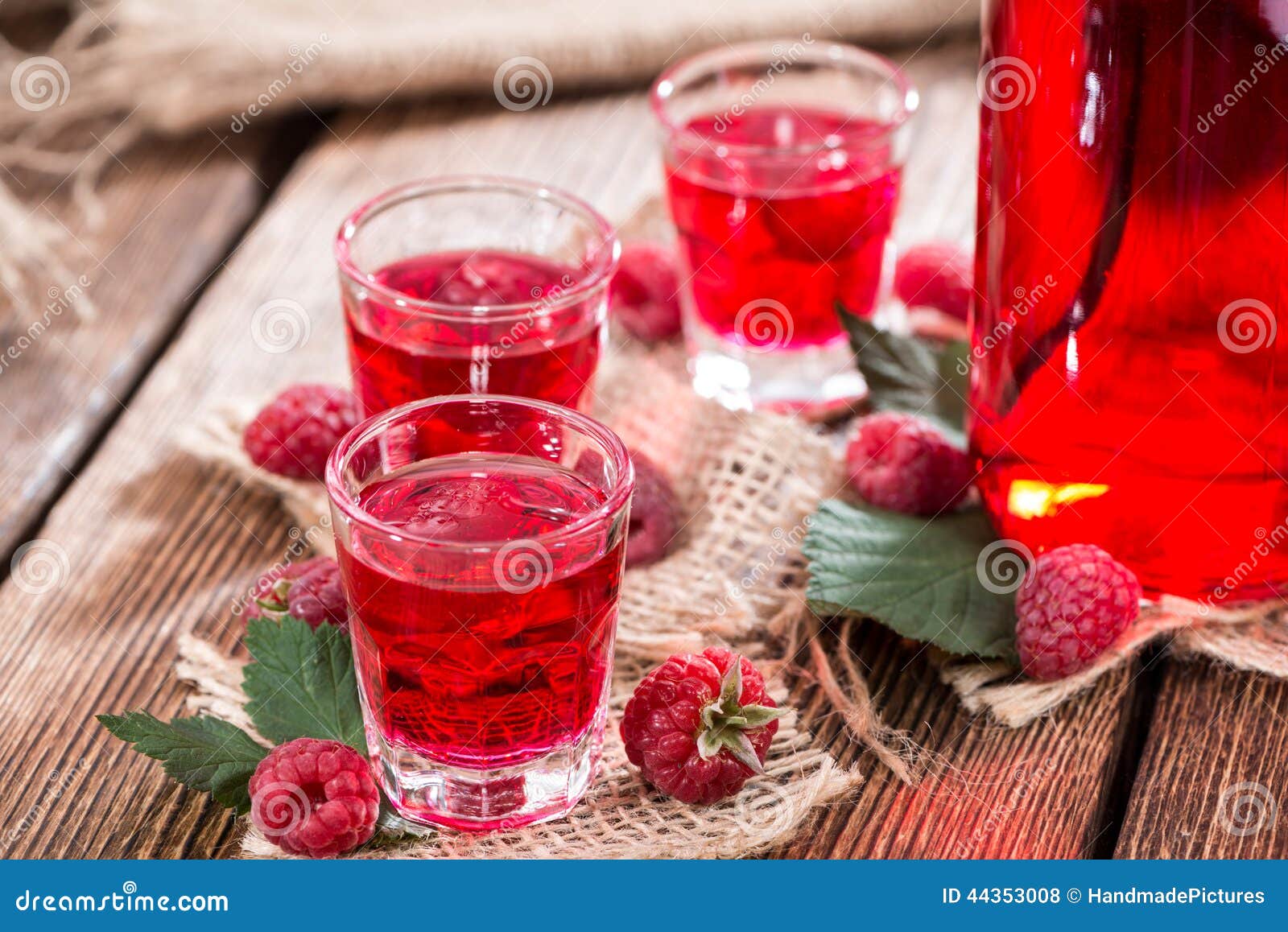 homemade raspberry liqueur