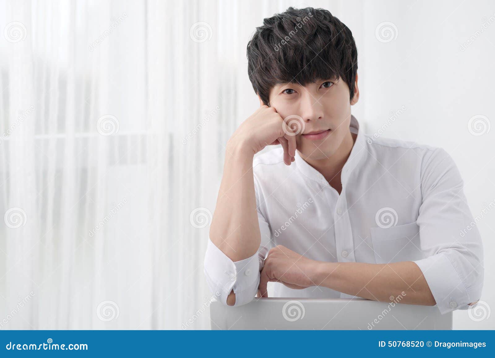 Homme coréen attirant photo stock. Image du brun, businessman