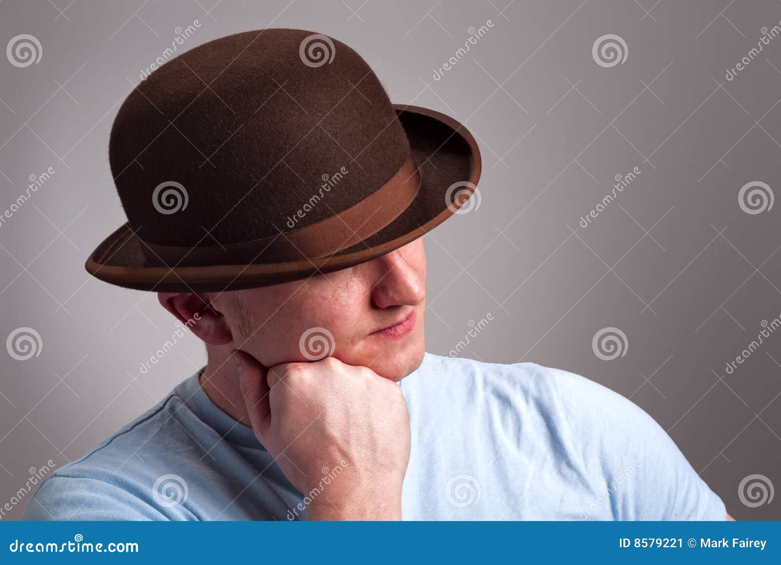 Homme Dans Un Chapeau De Chapeau Melon Image stock - Image du