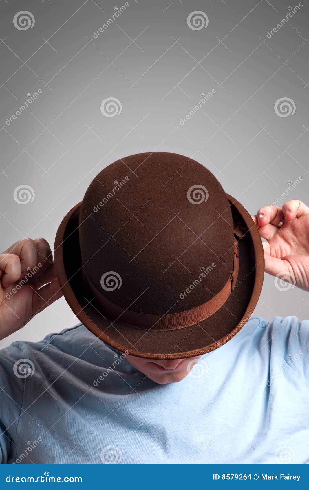 Homme De Chapeau De Chapeau Melon Photo stock - Image du apparence