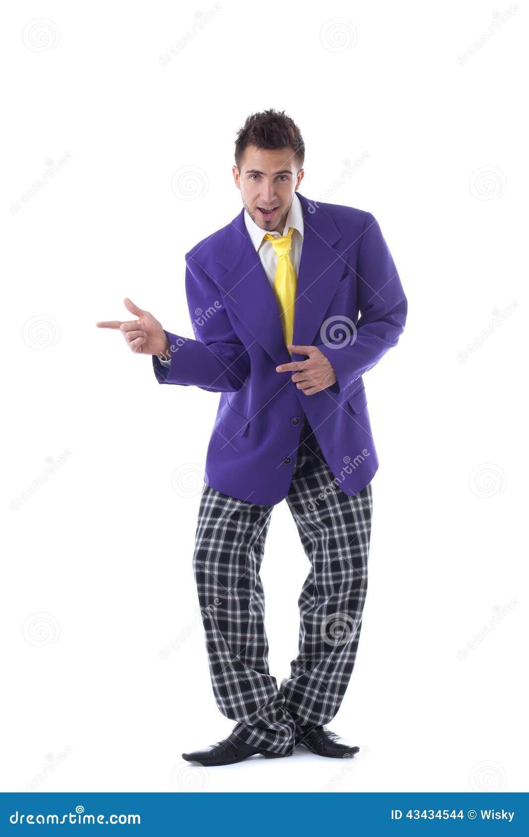 Homme Drôle Posant Dans Le Pantalon Pourpre De Veste Et De Plaid Photo  stock - Image du noir, isolement: 43434544