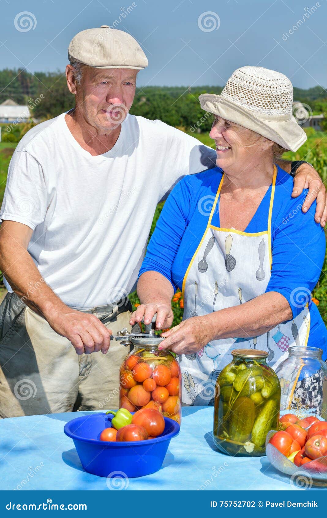Homme et femme dans le jardin