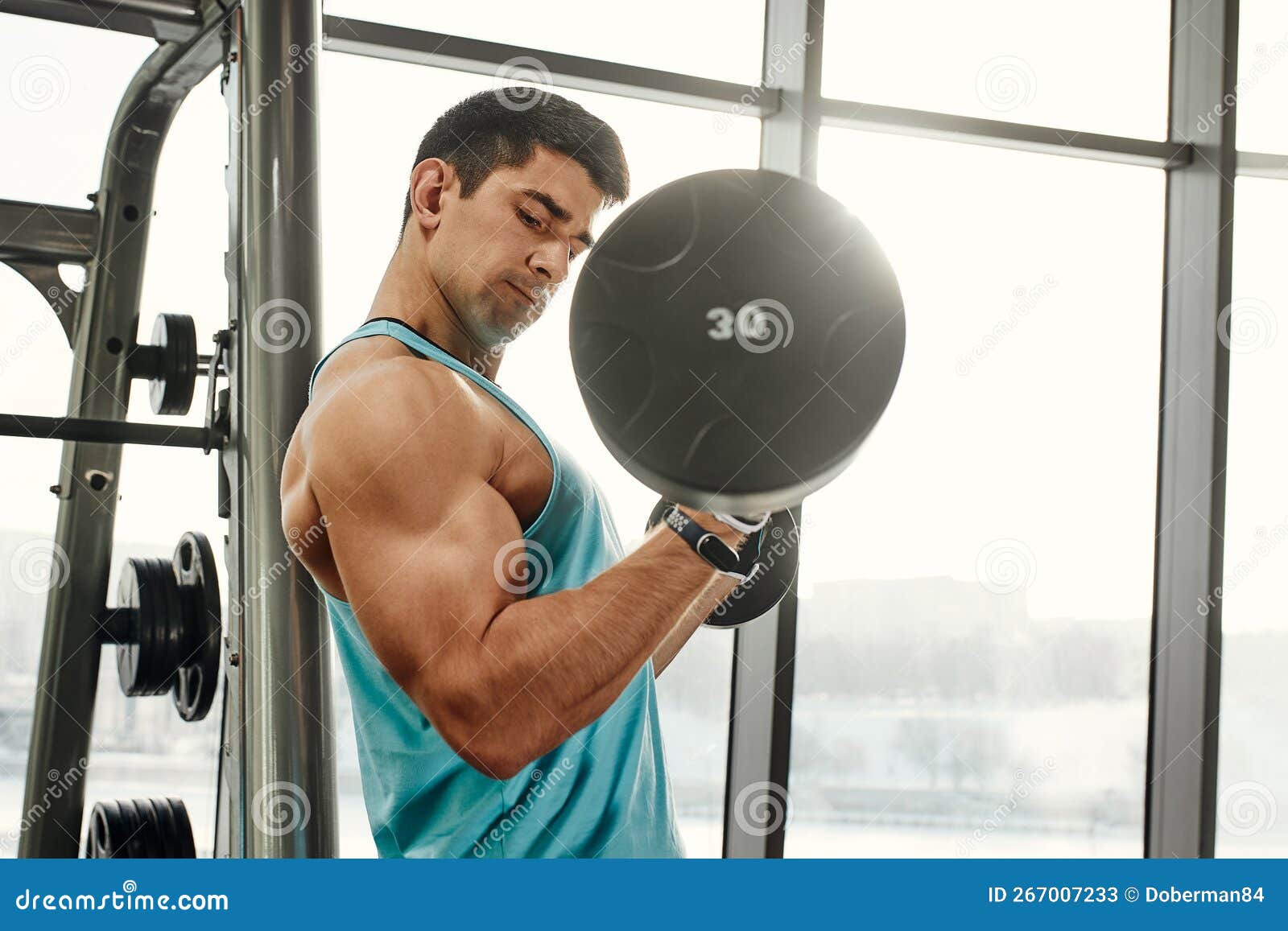 Jeune Musclé Fitness Sport Homme Entraînement Avec Haltère Dans La