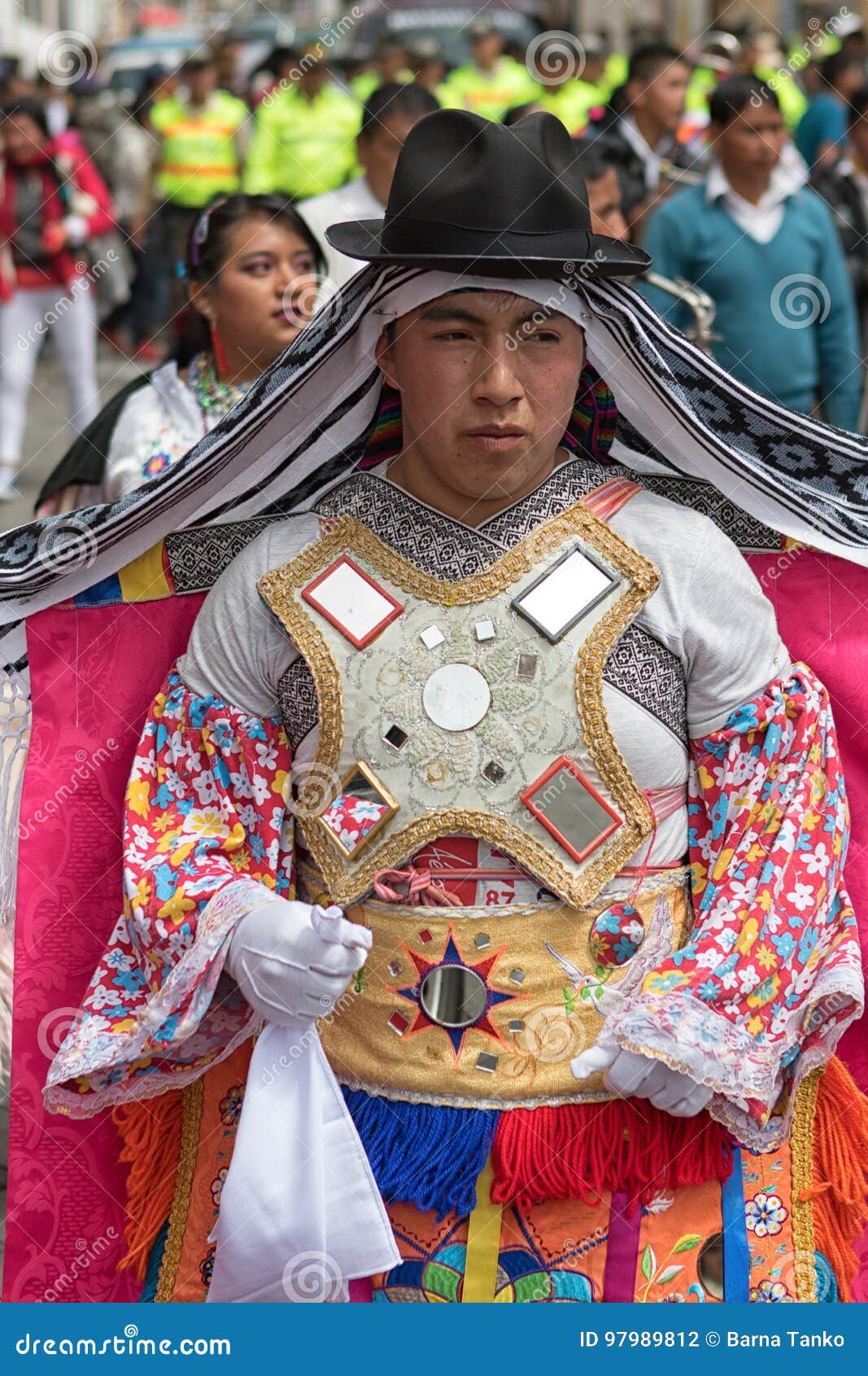 Homme Quechua Portant L'habillement Traditionnel Dehors Photographie  éditorial - Image du christi, indigène: 97989812