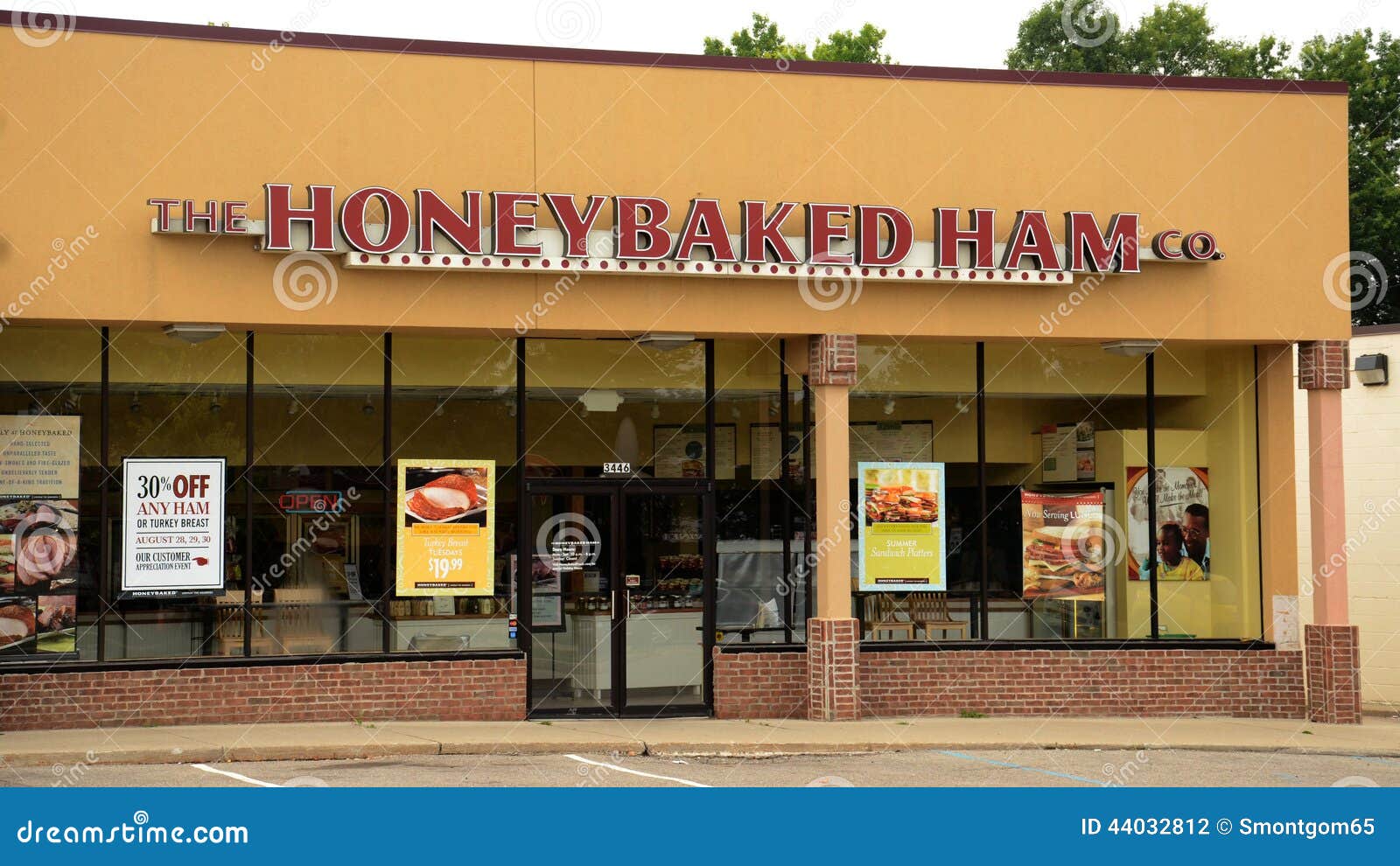 HoneyBaked Ham store editorial photography. Image of brand - 44032812