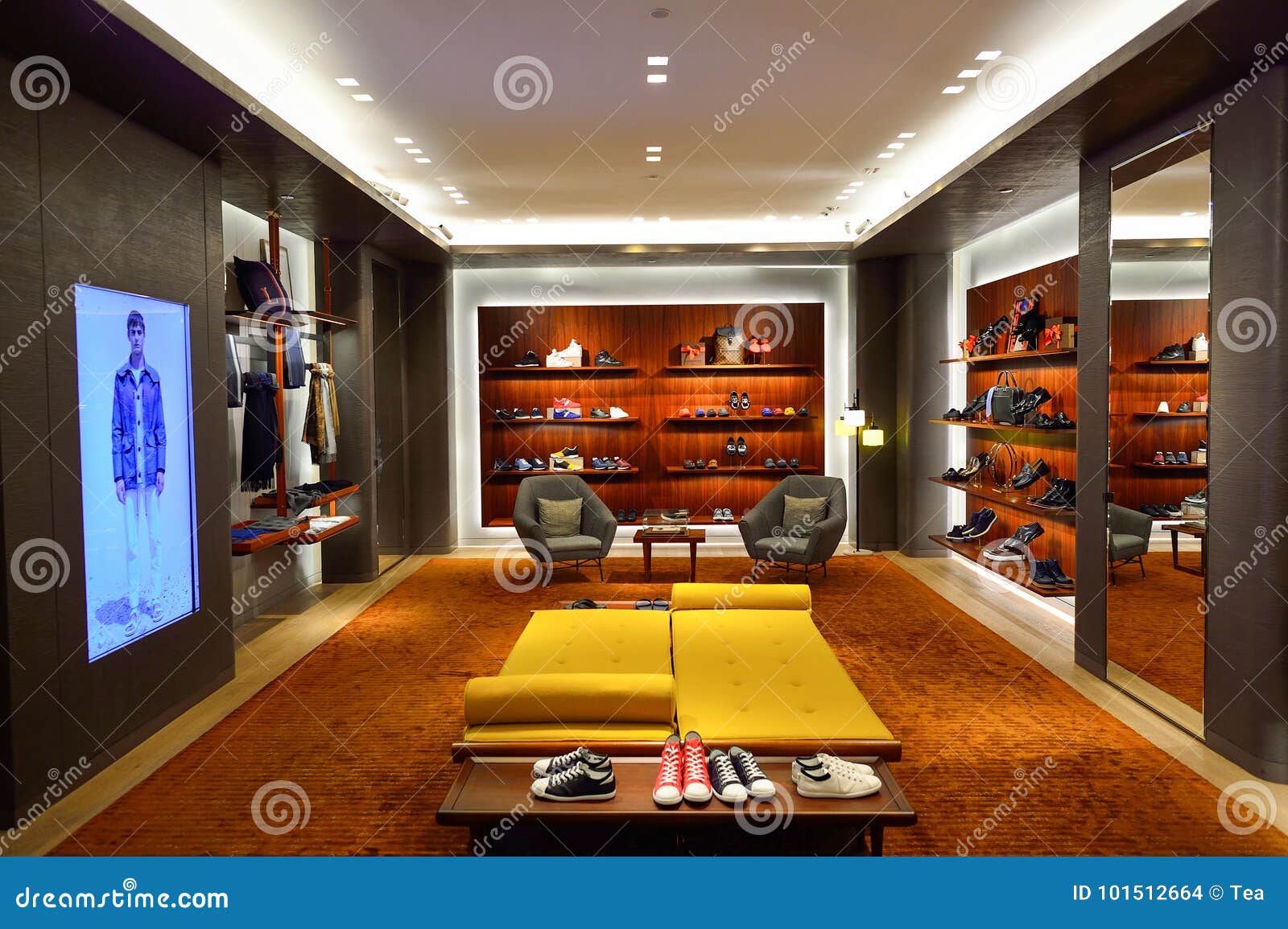 Louis Vuitton store editorial stock image. Image of market - 101512664