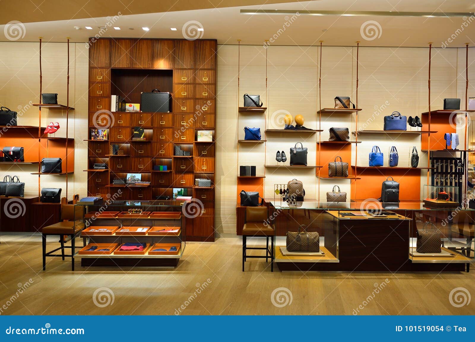 Louis Vuitton store editorial stock image. Image of department - 101519054