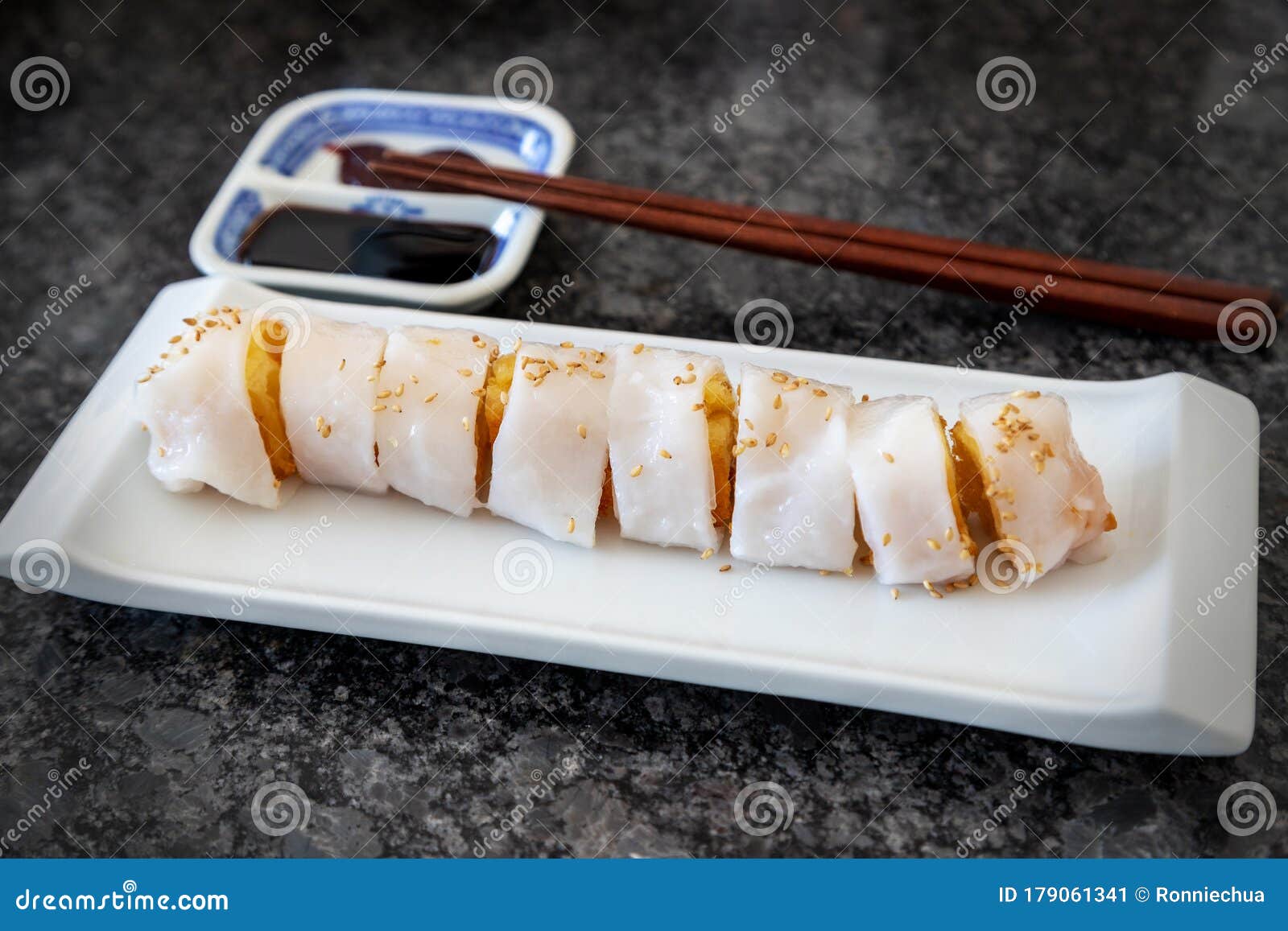 hong kong dim sum zhaliang fritters wrapped in rice noodle roll