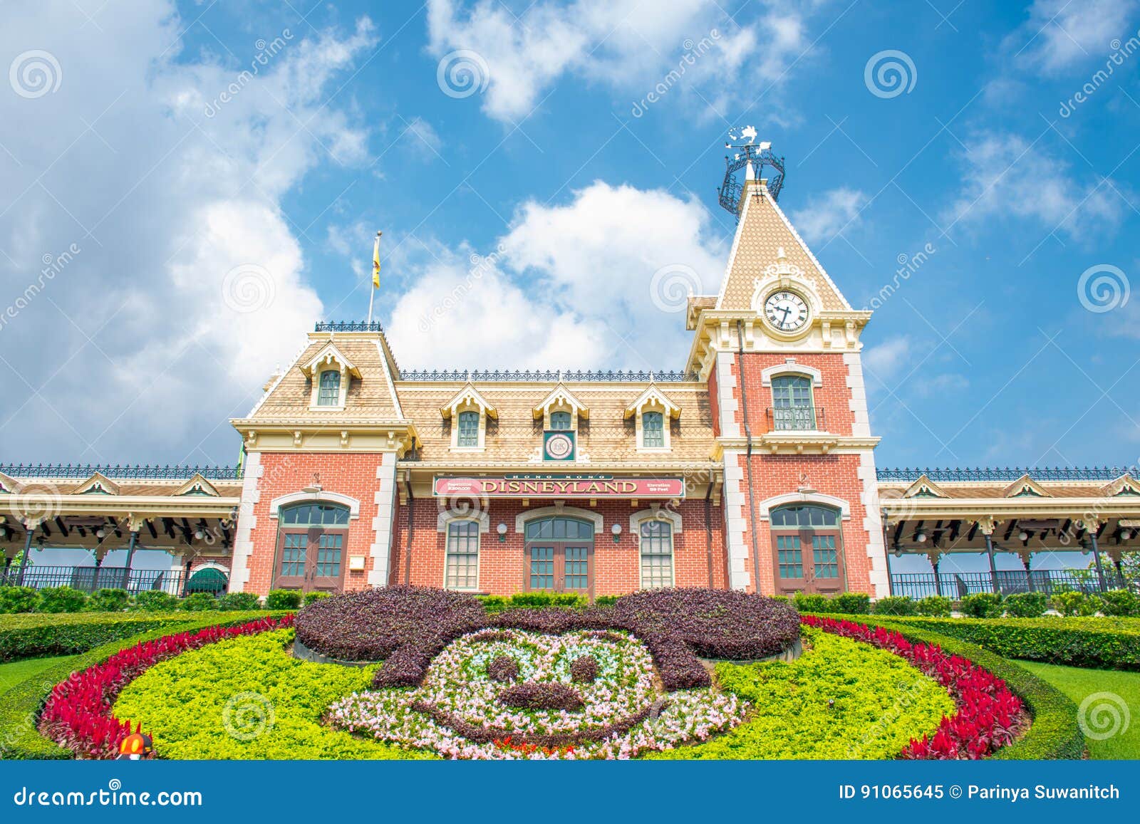 HONG KONG DISNEYLAND: Disneyland City Hall and Railway Station, Hong
