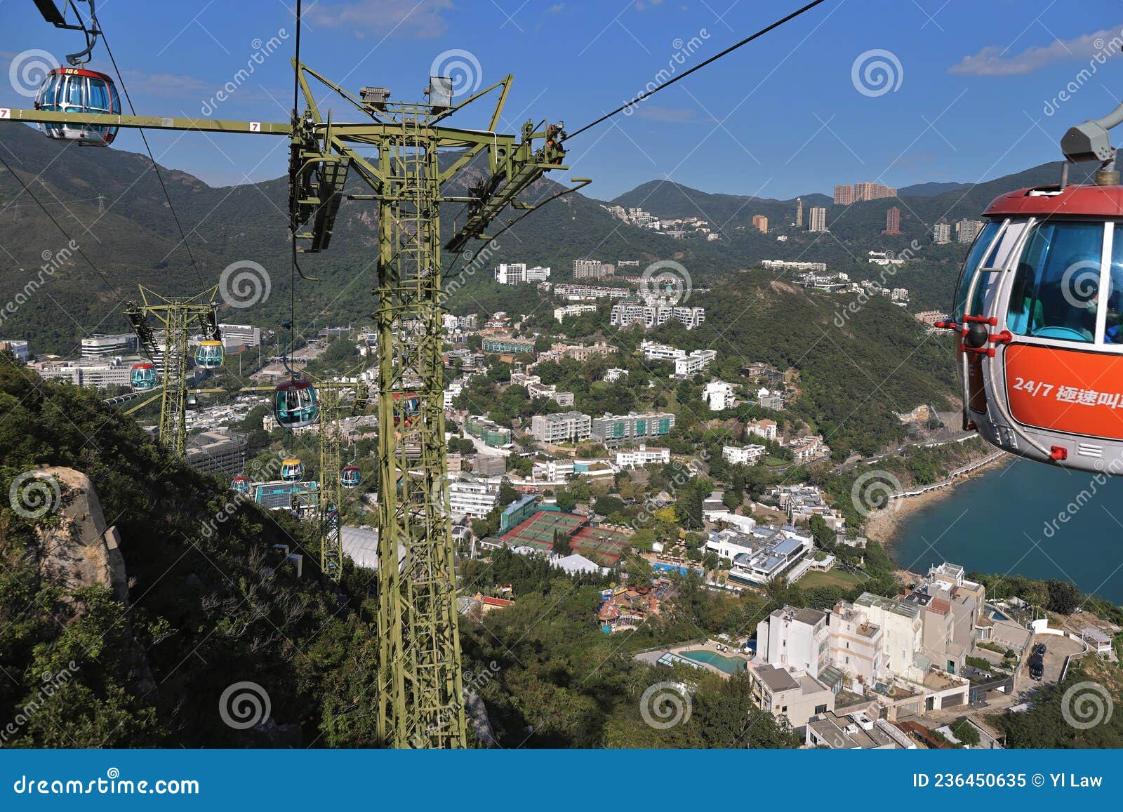 Hong Kong Ocean Park Cable Car Which Send People between the Waterfront