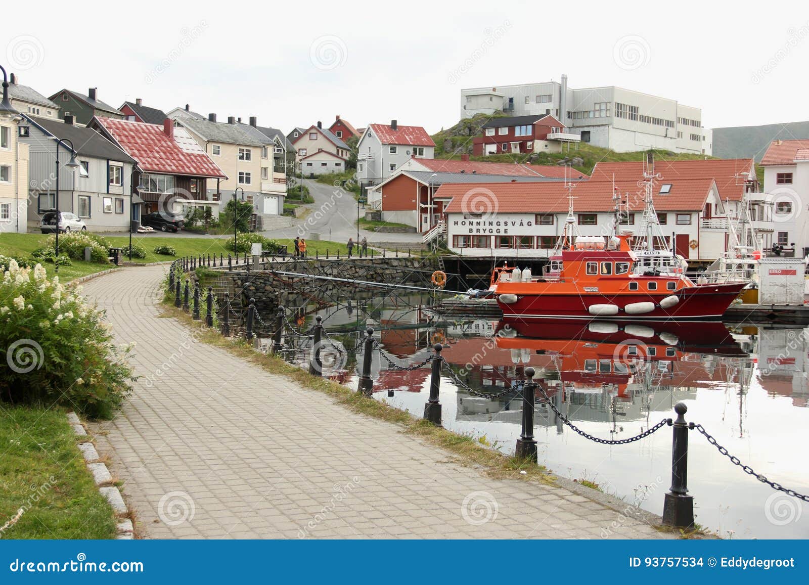 Τα αλιευτικά σκάφη ελλιμενίζονται στο λιμάνι Honningsvag, Νορβηγία