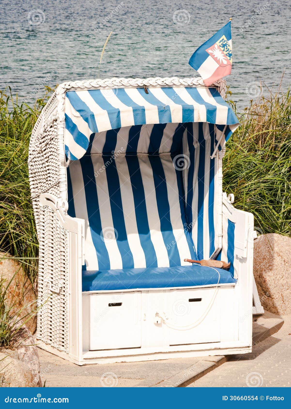 Simple Beach Chair With Hood for Small Space