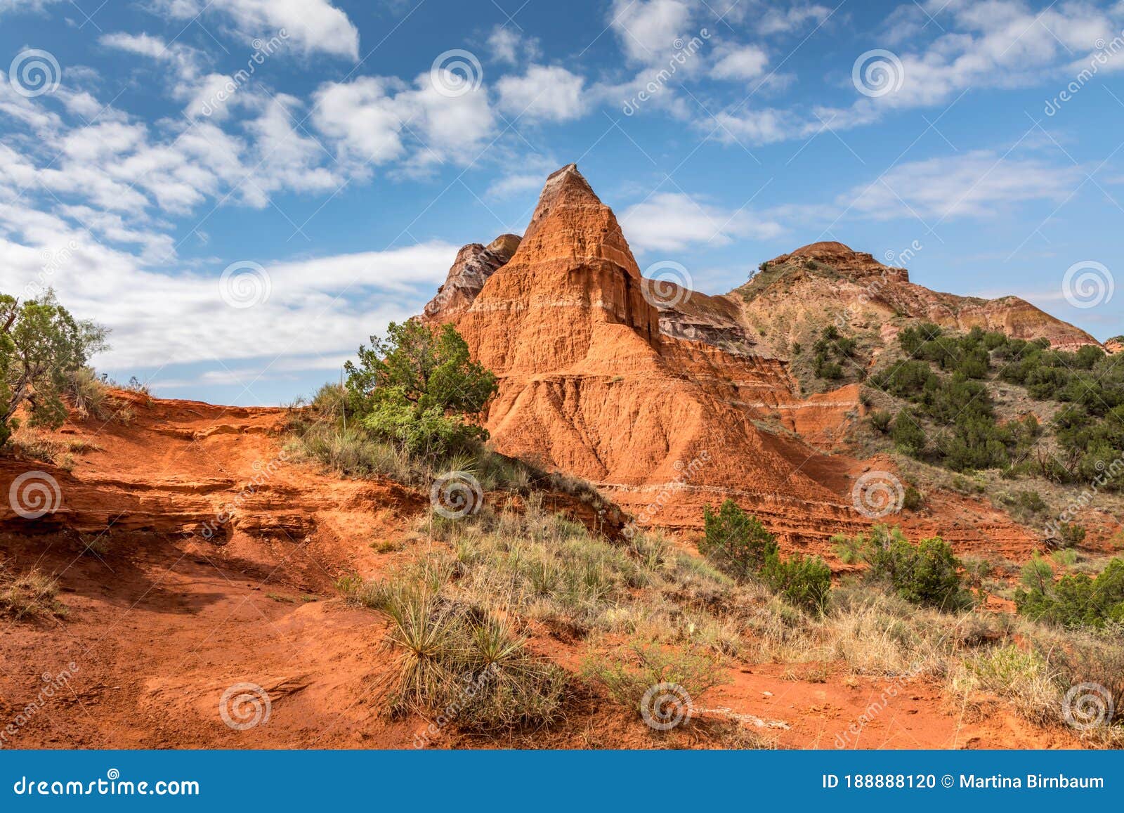 hoodoo besides the hiking trail to the lighthouse rock