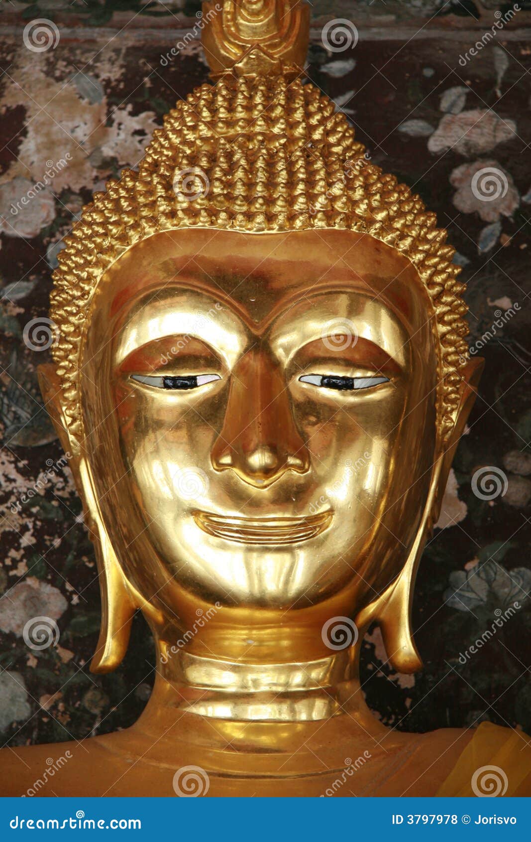 Hoofd van gouden Boedha. Hoofd van het gouden standbeeld van Boedha in Wat Suthat in Bangkok