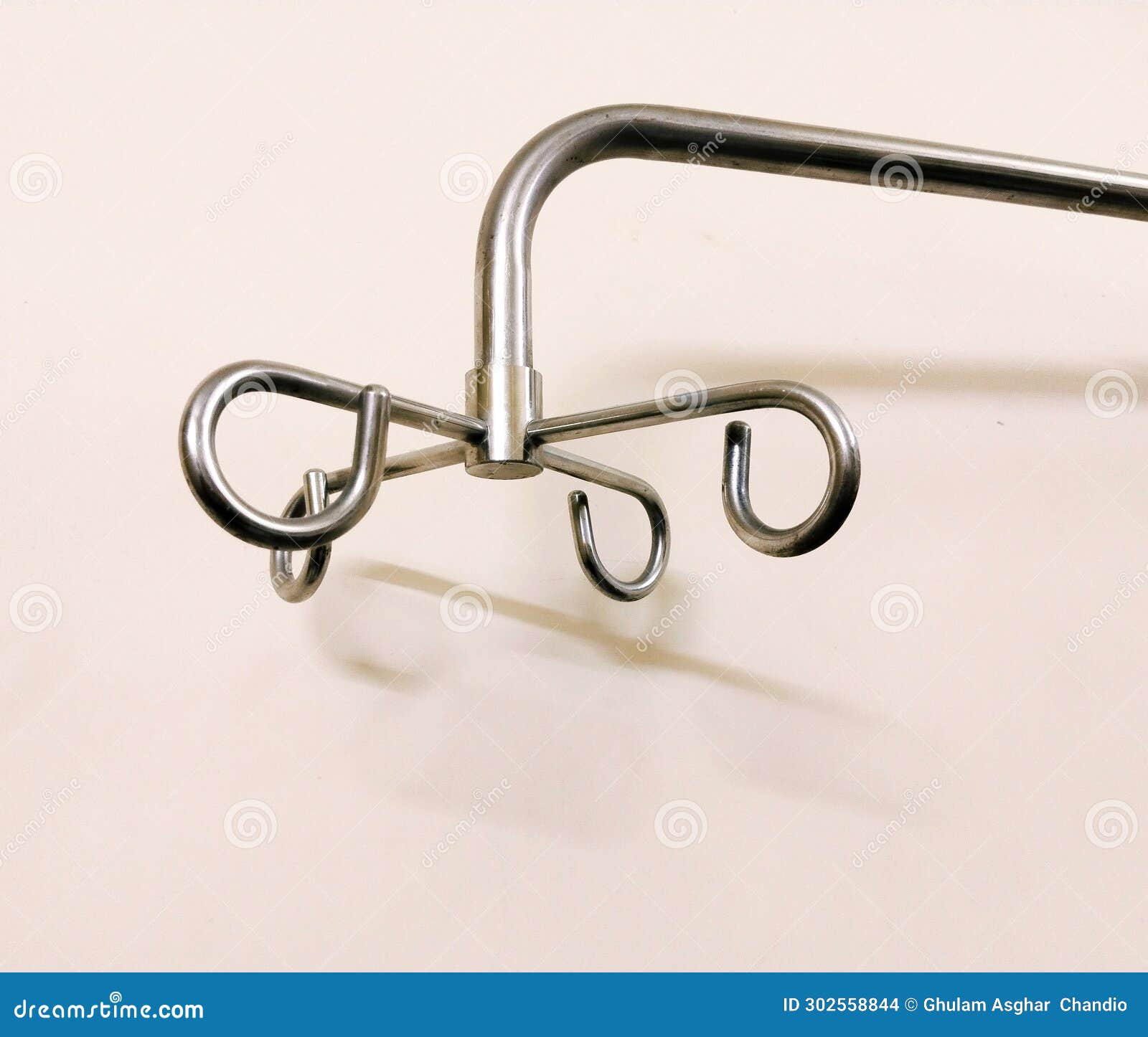 4 hooks iv drip stand hospital infusion fluid holder stand pole support iv 4 crochets, soporte de botellas, 4 ganchos photo.