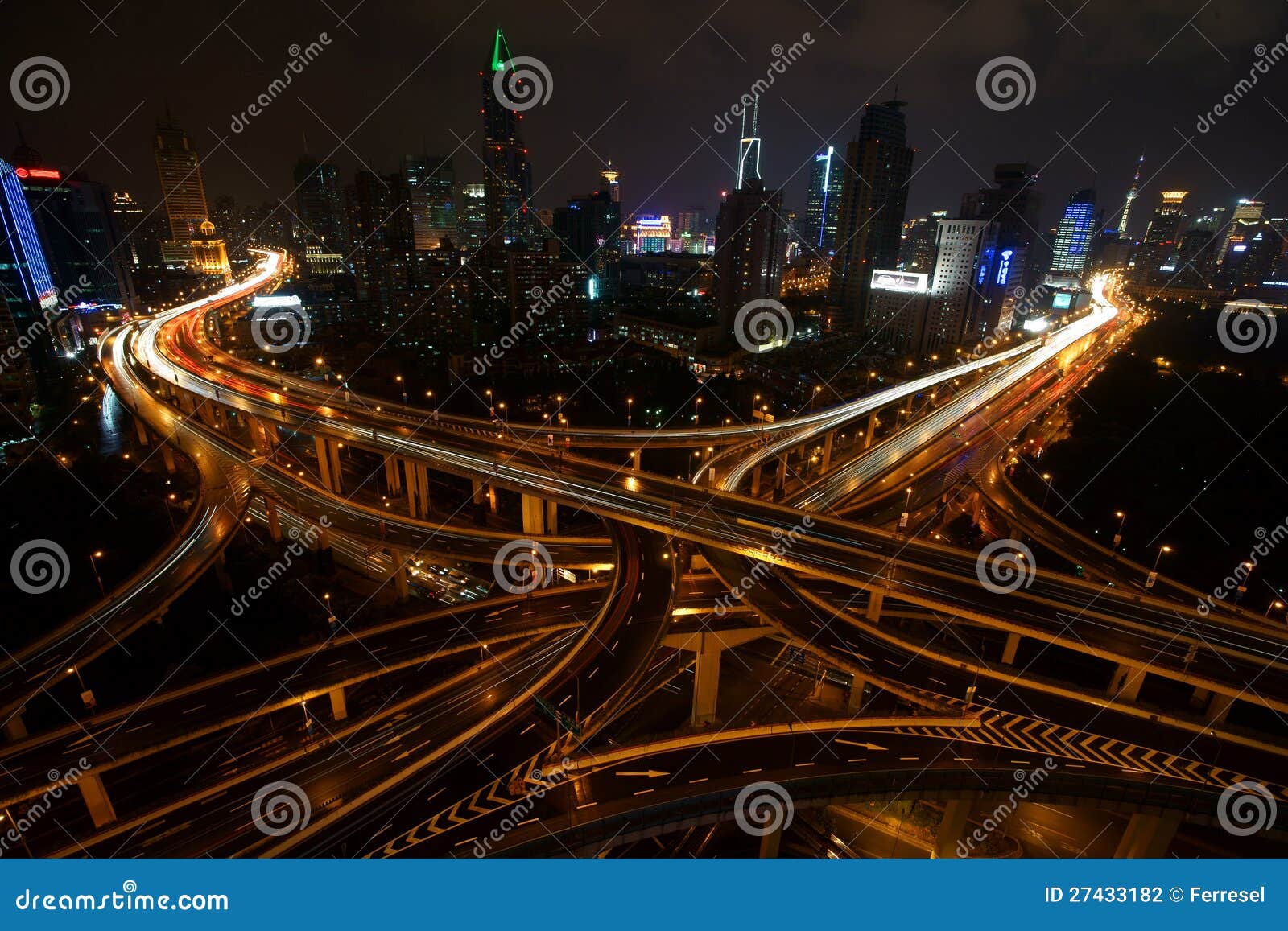 Hora punta. Escena de la hora-Noche de la acometida en Shangai