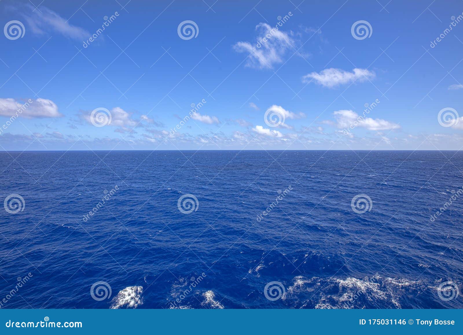 blue ocean water horizon